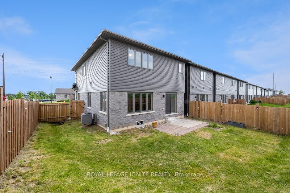 Photo 16 of 81 Tom Brown Drive, Brant, Paris — HOMEH