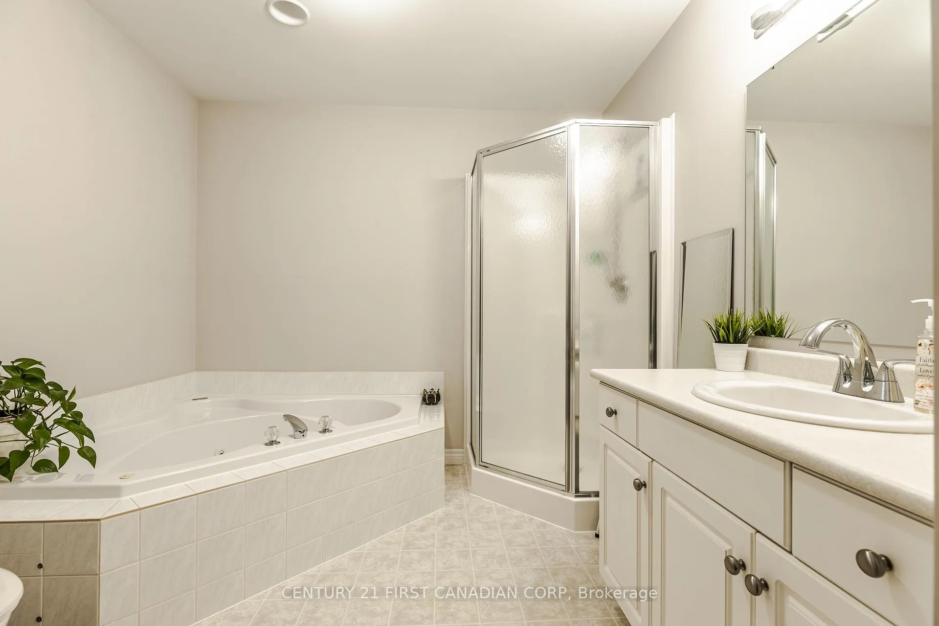 Photo 14 of Unit 18, 20 Windemere Place, St. Thomas — HOMEH