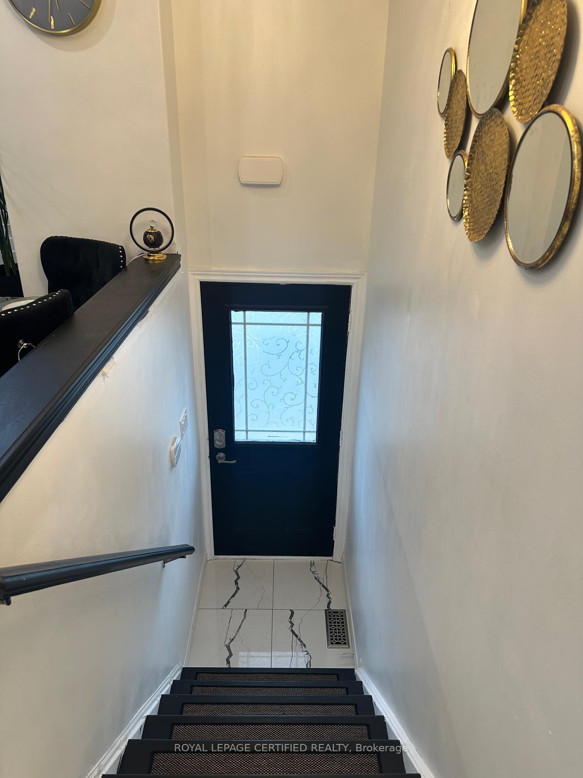 Photo 2 of 43 Edenrock Drive, Hamilton, Stoney Creek — HOMEH