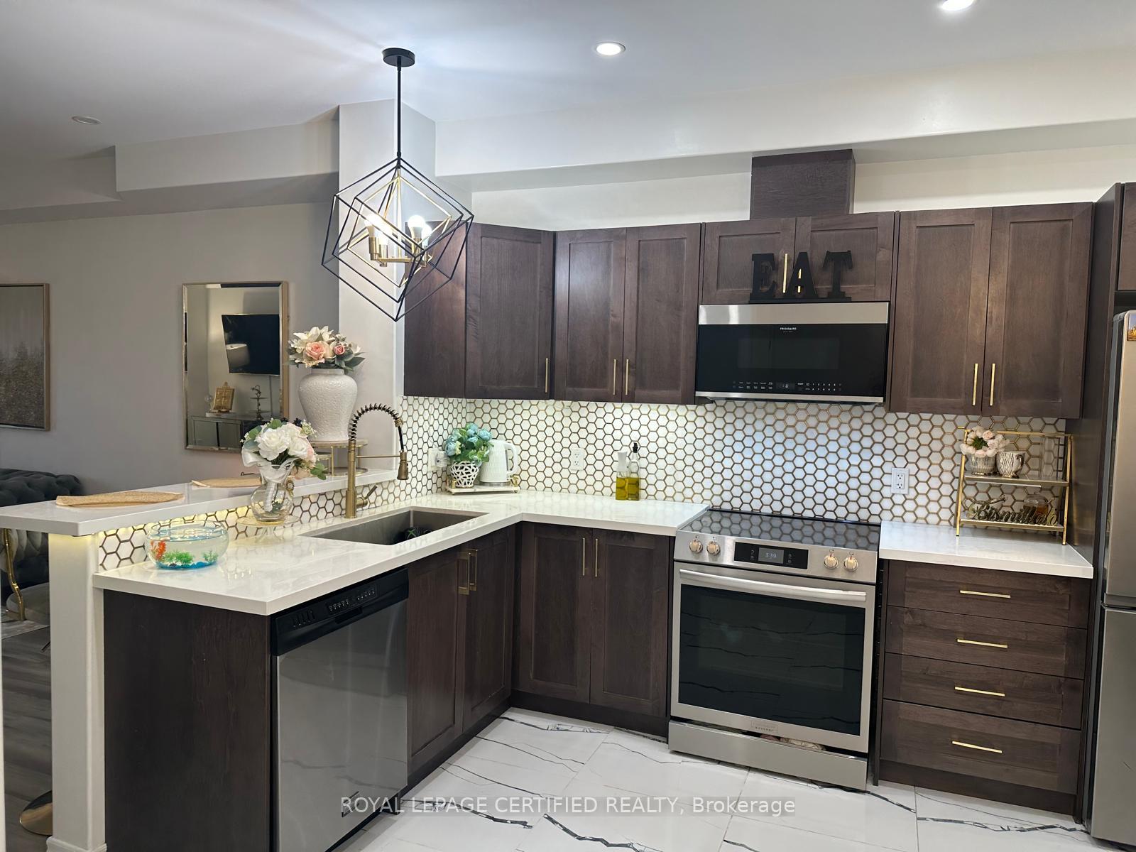 Photo 5 of 43 Edenrock Drive, Hamilton, Stoney Creek — HOMEH