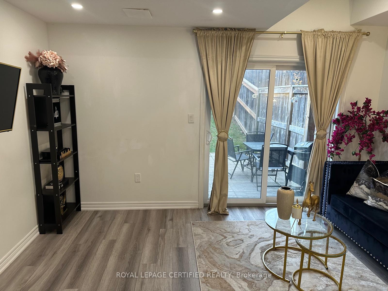 Photo 4 of 43 Edenrock Drive, Hamilton, Stoney Creek — HOMEH