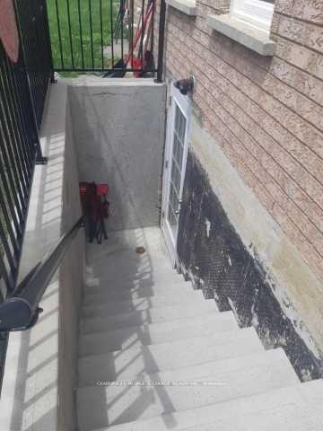 Photo 7 of Unit 2, 30 Carrie Crescent, Brampton, Fletcher's West — HOMEH