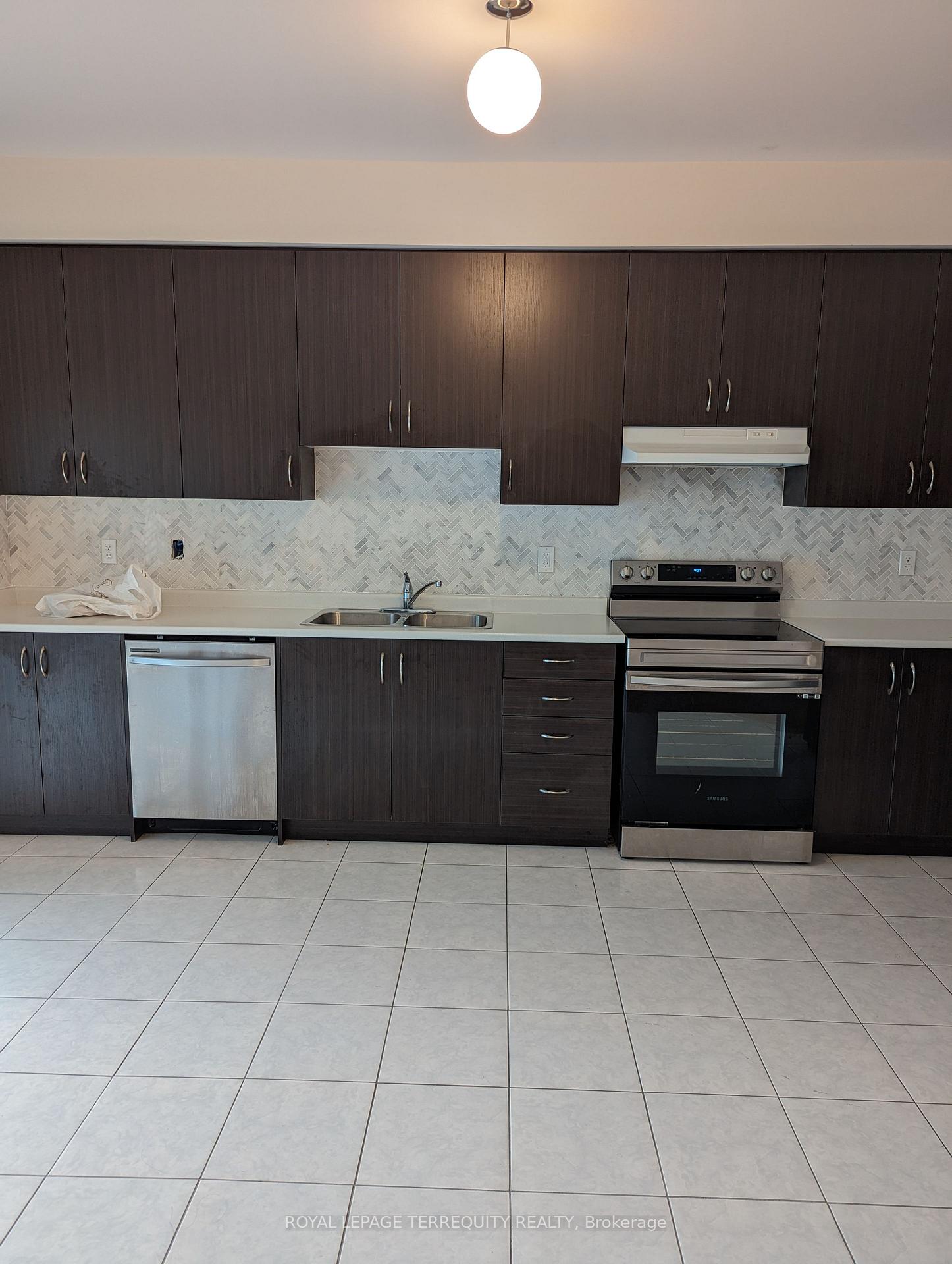 Photo 10 of 2420 Angora Street, Pickering, Rural Pickering — HOMEH