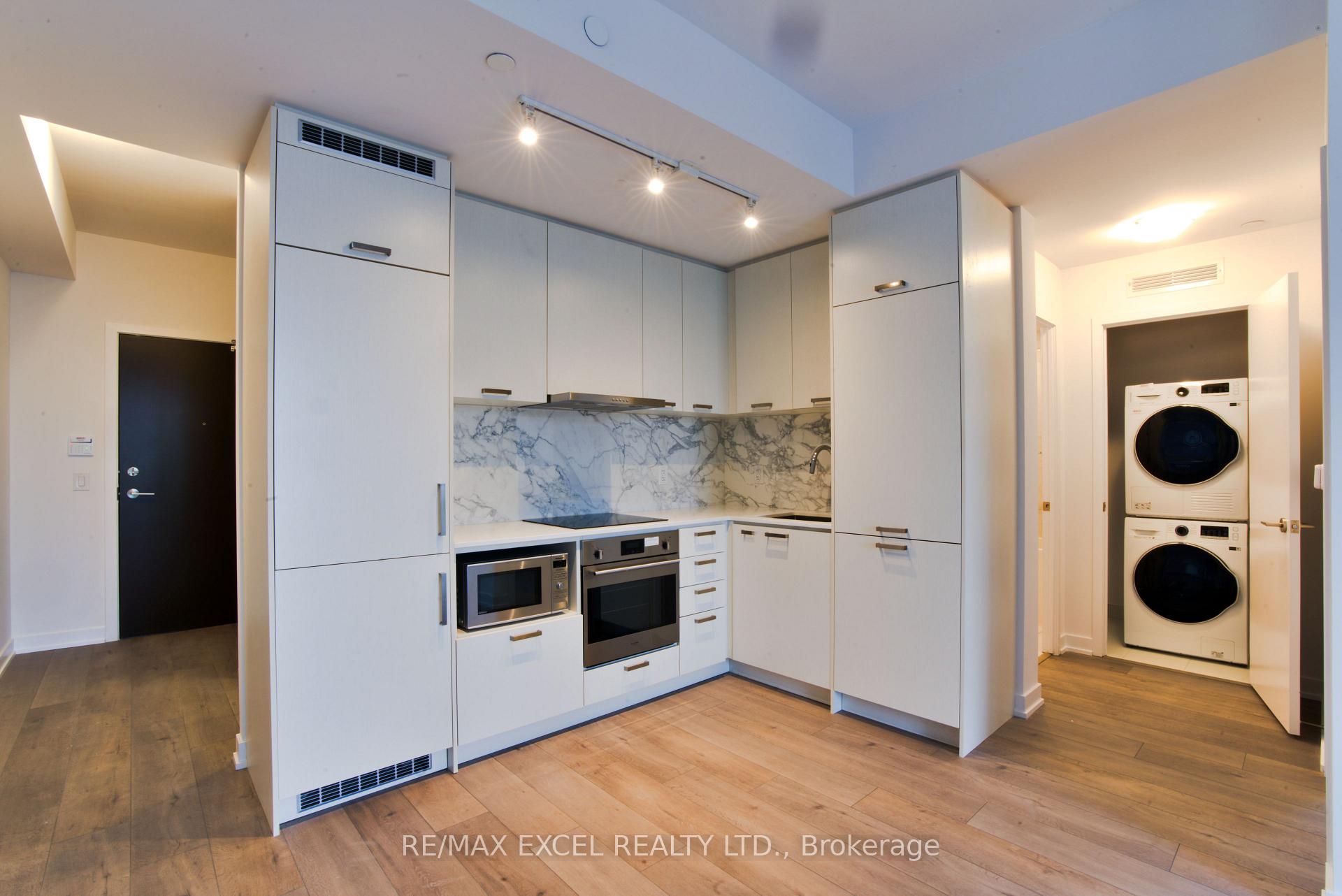 Photo 2 of Unit 1102, 38 Honeycrisp Crescent, Vaughan, Vaughan Corporate Centre — HOMEH