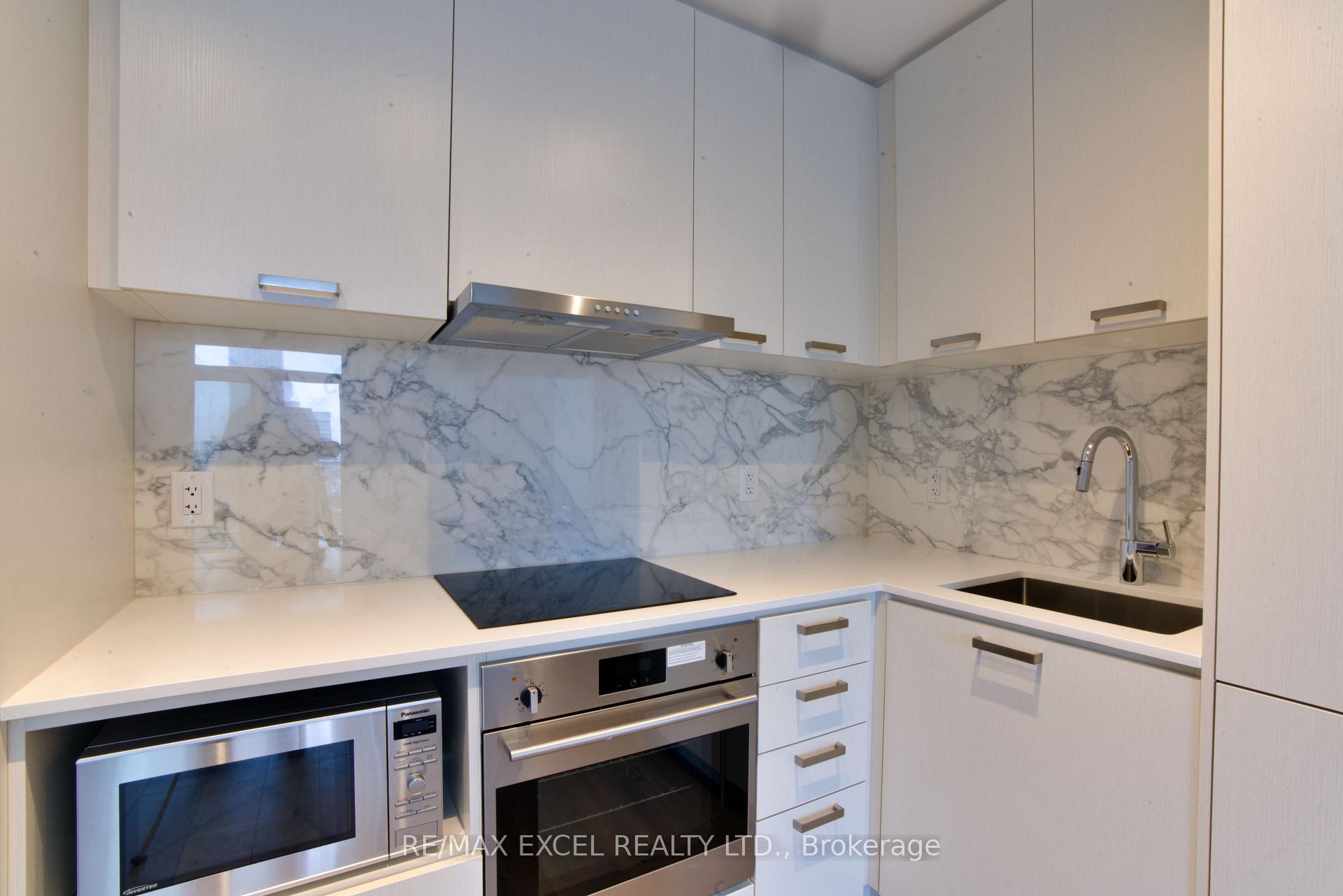 Photo 13 of Unit 1102, 38 Honeycrisp Crescent, Vaughan, Vaughan Corporate Centre — HOMEH