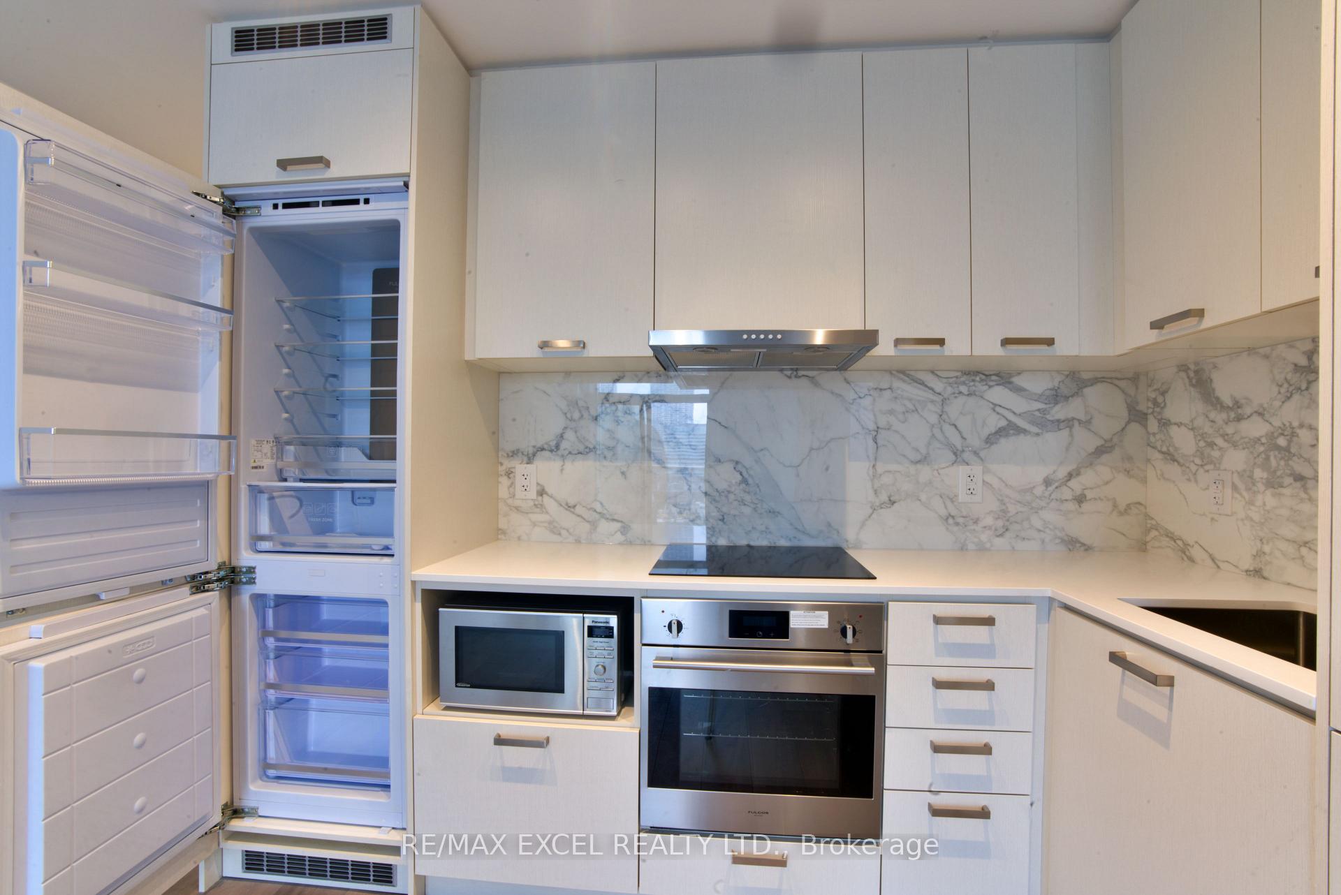 Photo 3 of Unit 1102, 38 Honeycrisp Crescent, Vaughan, Vaughan Corporate Centre — HOMEH