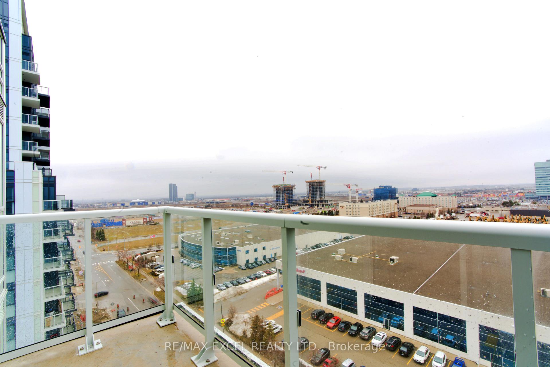 Photo 5 of Unit 1102, 38 Honeycrisp Crescent, Vaughan, Vaughan Corporate Centre — HOMEH