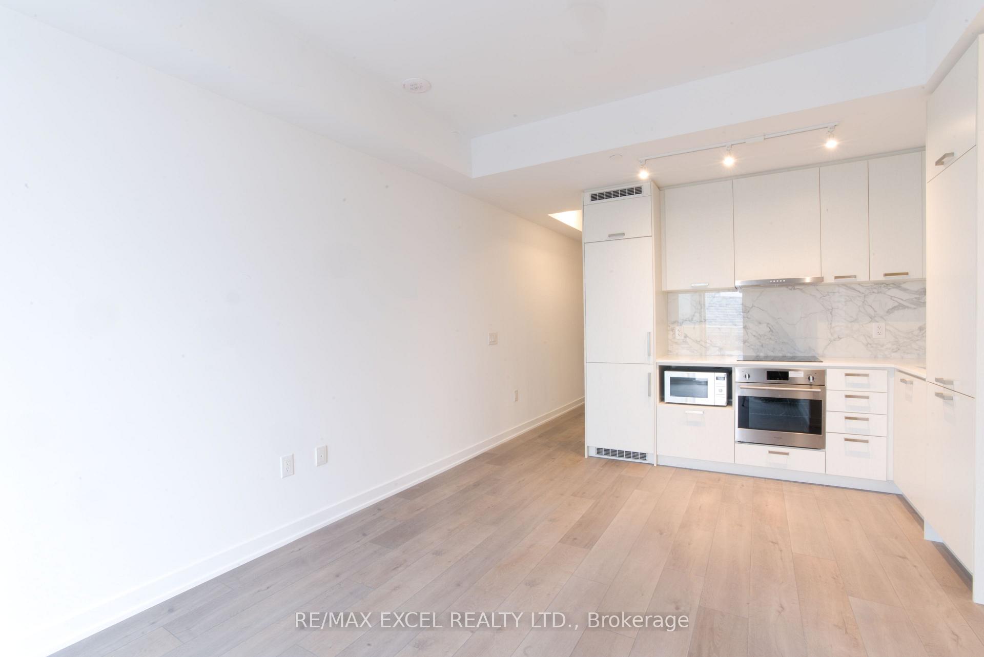 Photo 8 of Unit 1102, 38 Honeycrisp Crescent, Vaughan, Vaughan Corporate Centre — HOMEH