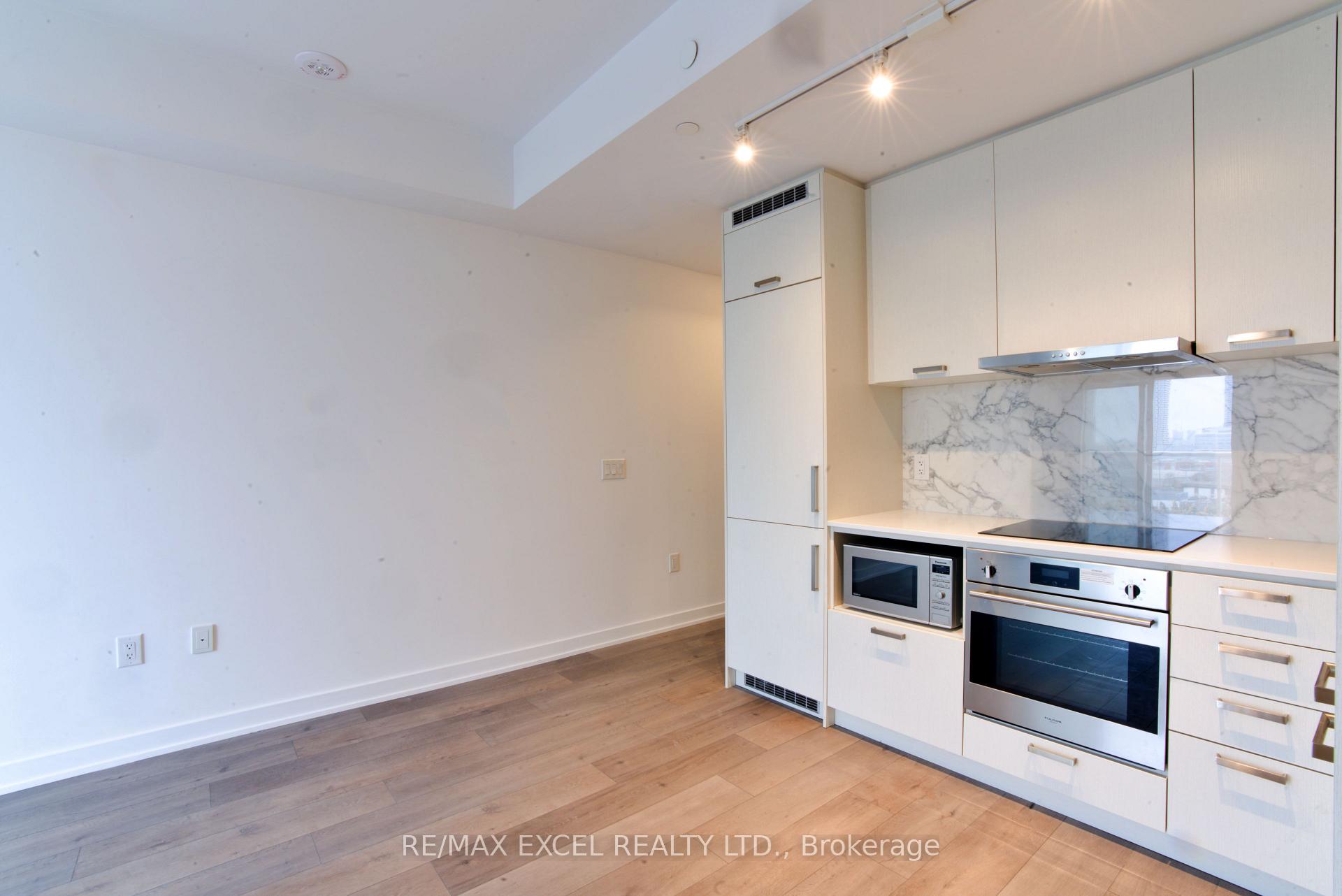 Photo 6 of Unit 1102, 38 Honeycrisp Crescent, Vaughan, Vaughan Corporate Centre — HOMEH
