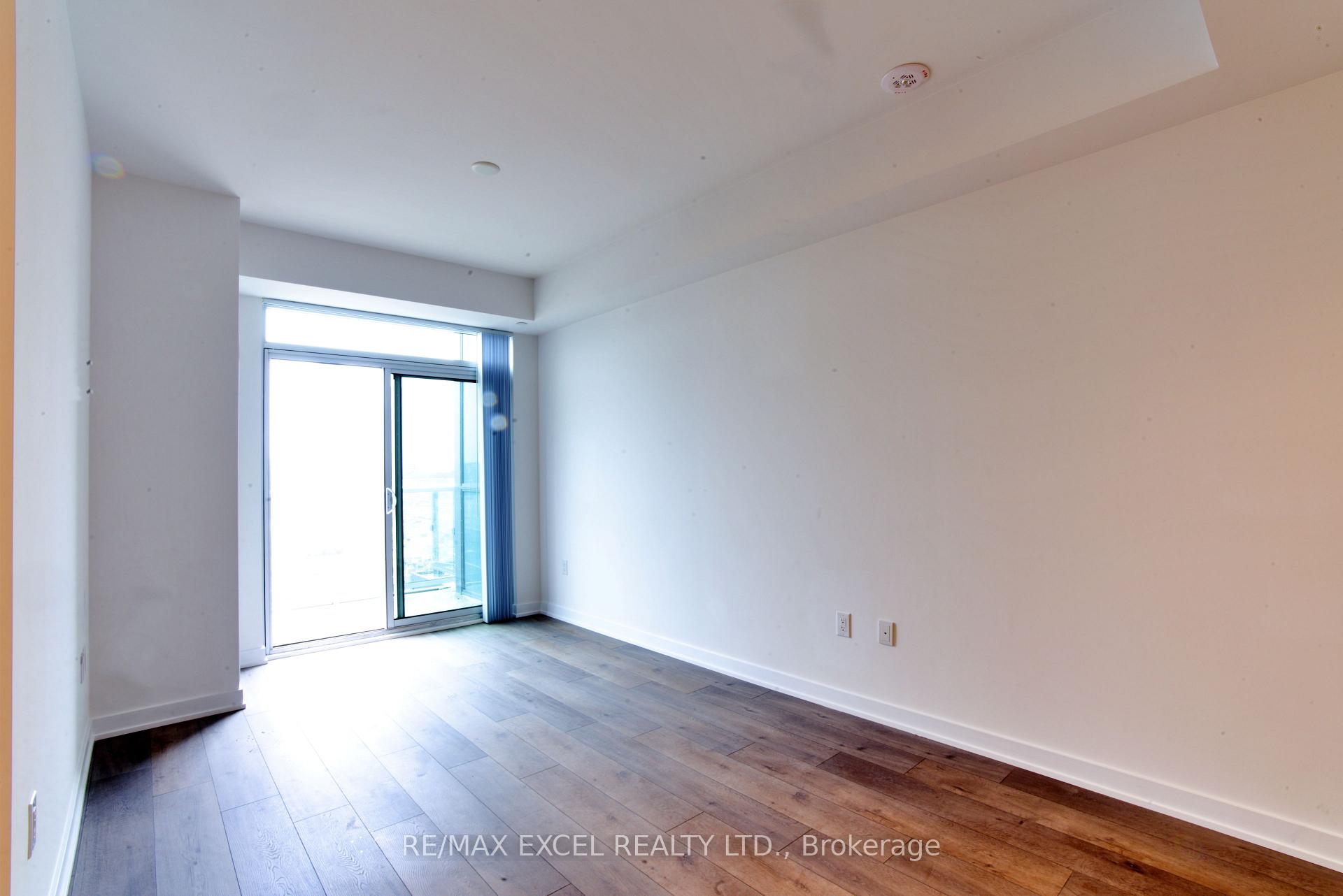 Photo 7 of Unit 1102, 38 Honeycrisp Crescent, Vaughan, Vaughan Corporate Centre — HOMEH