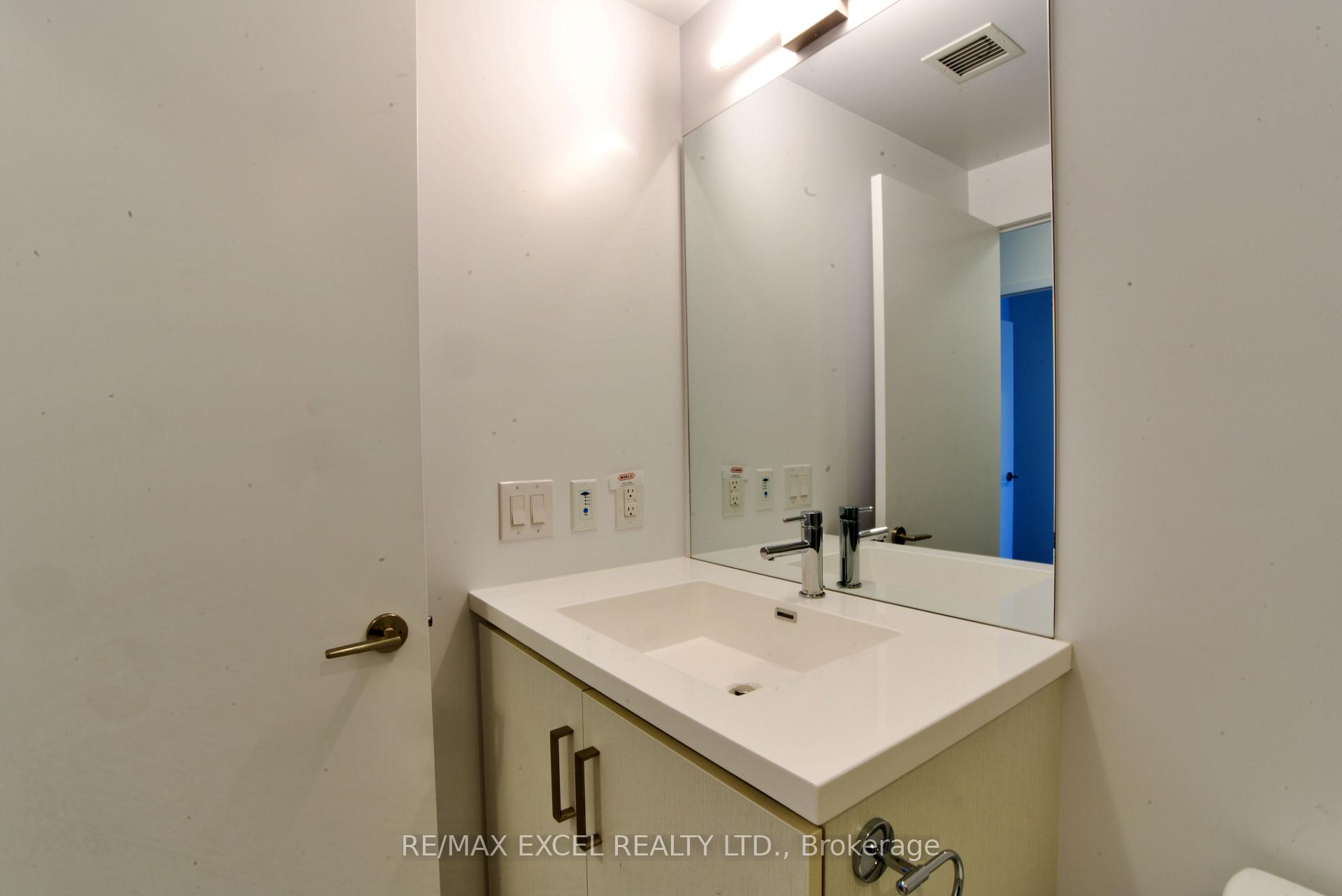 Photo 22 of Unit 1102, 38 Honeycrisp Crescent, Vaughan, Vaughan Corporate Centre — HOMEH