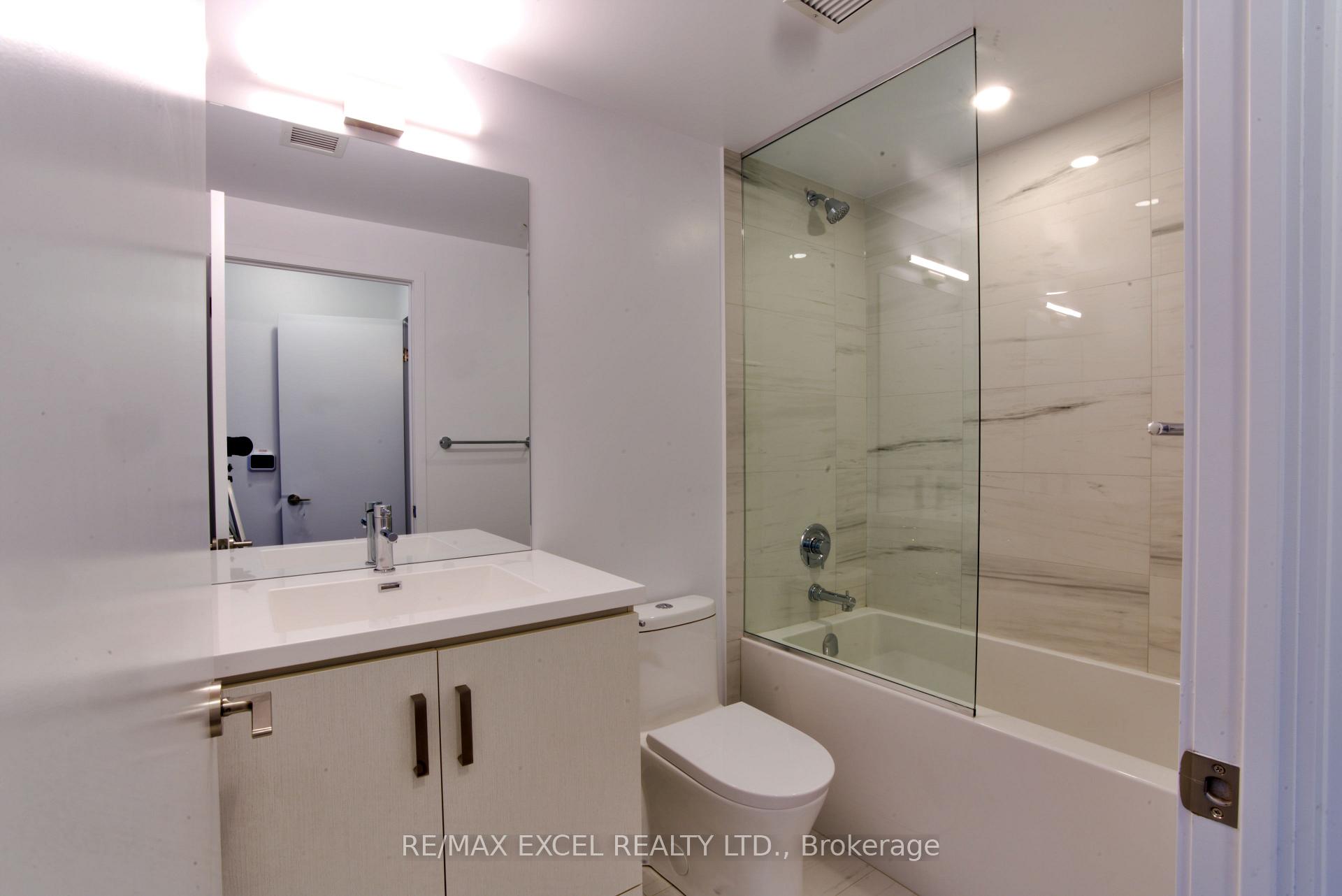 Photo 20 of Unit 1102, 38 Honeycrisp Crescent, Vaughan, Vaughan Corporate Centre — HOMEH