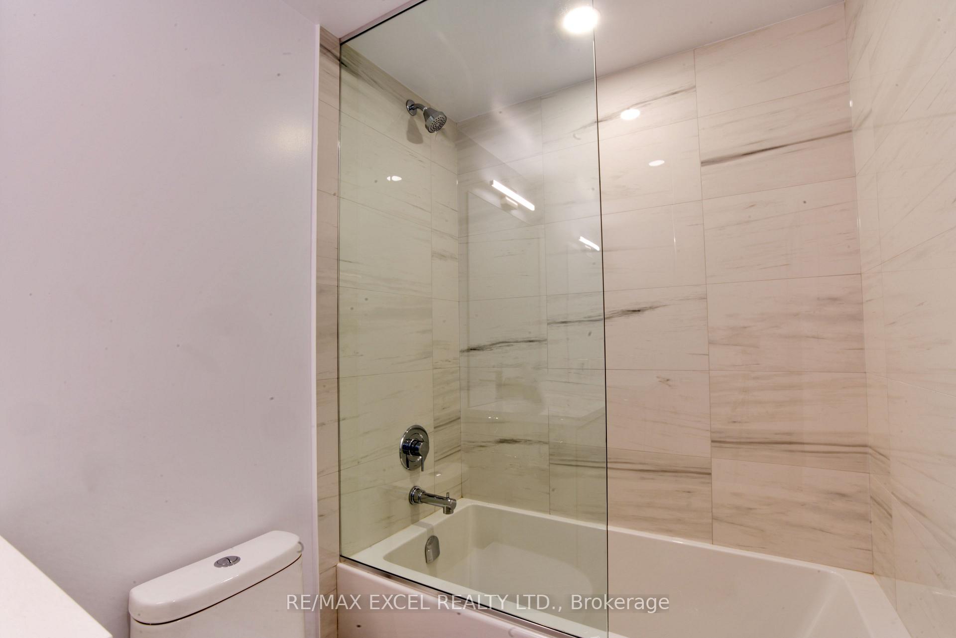 Photo 10 of Unit 1102, 38 Honeycrisp Crescent, Vaughan, Vaughan Corporate Centre — HOMEH