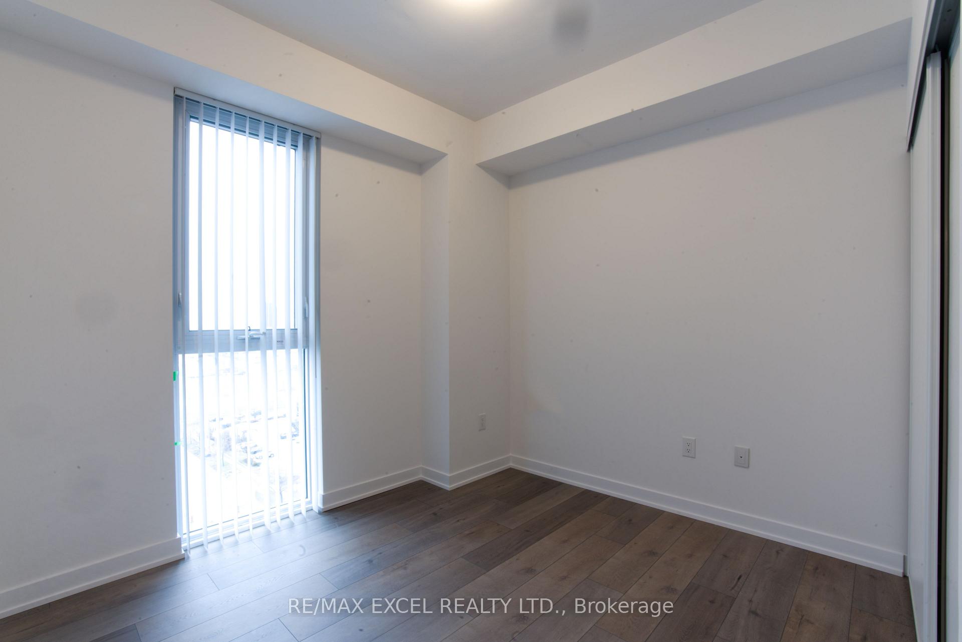 Photo 9 of Unit 1102, 38 Honeycrisp Crescent, Vaughan, Vaughan Corporate Centre — HOMEH