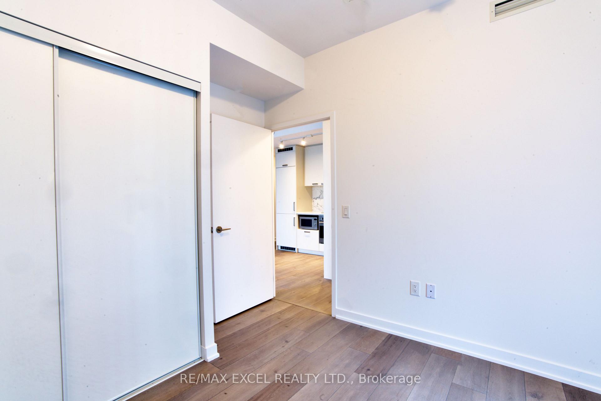 Photo 11 of Unit 1102, 38 Honeycrisp Crescent, Vaughan, Vaughan Corporate Centre — HOMEH