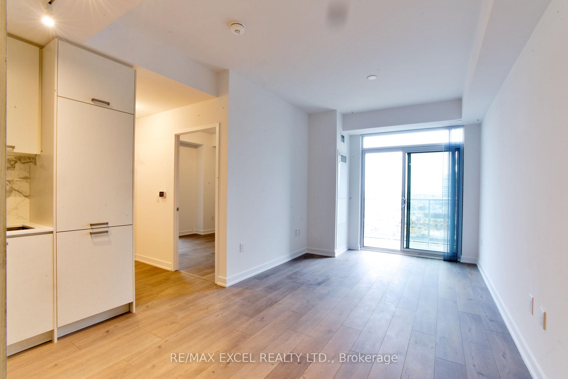 Photo 12 of Unit 1102, 38 Honeycrisp Crescent, Vaughan, Vaughan Corporate Centre — HOMEH