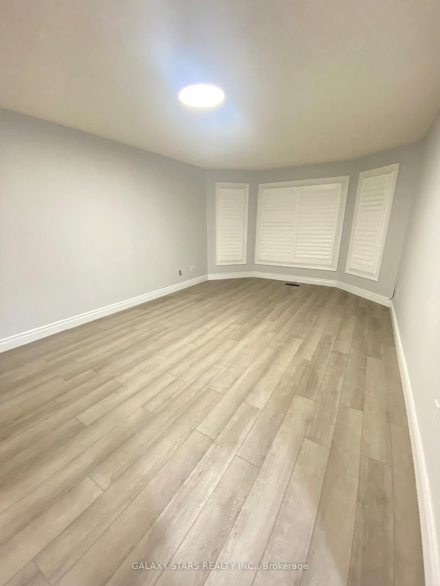 Photo 4 of 11 Chatsworth Crescent, Whitby, Rolling Acres — HOMEH