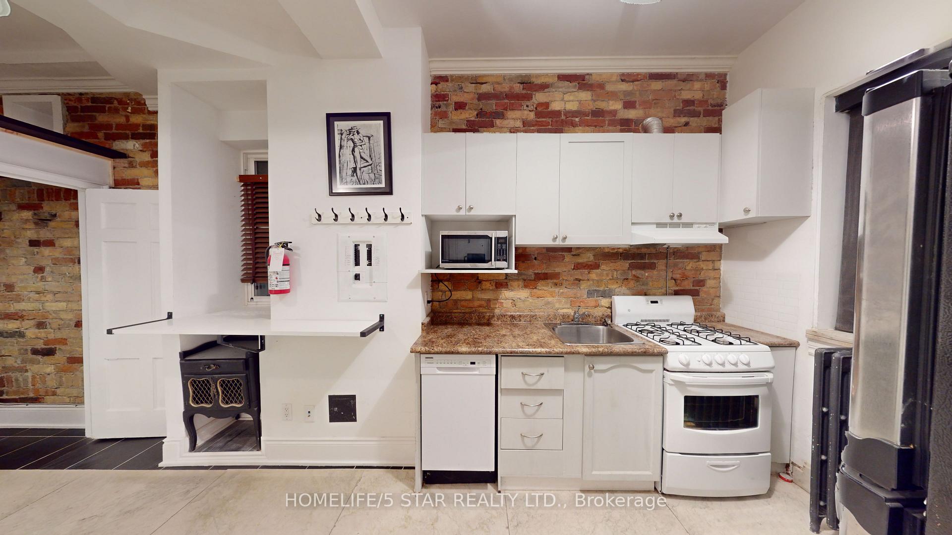 Front of Unit 206, 1152 Gerrard Street E