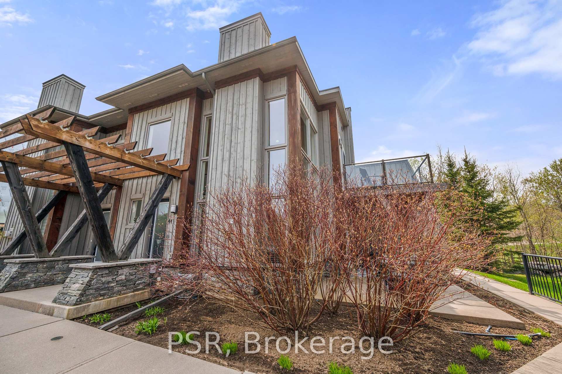 Photo 1 of 44 Carrick Trail, Gravenhurst, Muskoka (S) — HOMEH