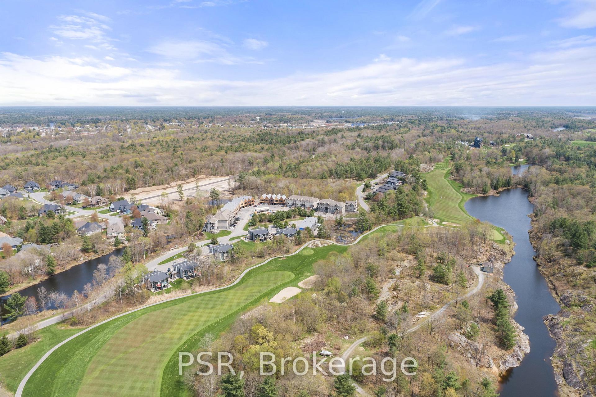 Photo 4 of 44 Carrick Trail, Gravenhurst, Muskoka (S) — HOMEH