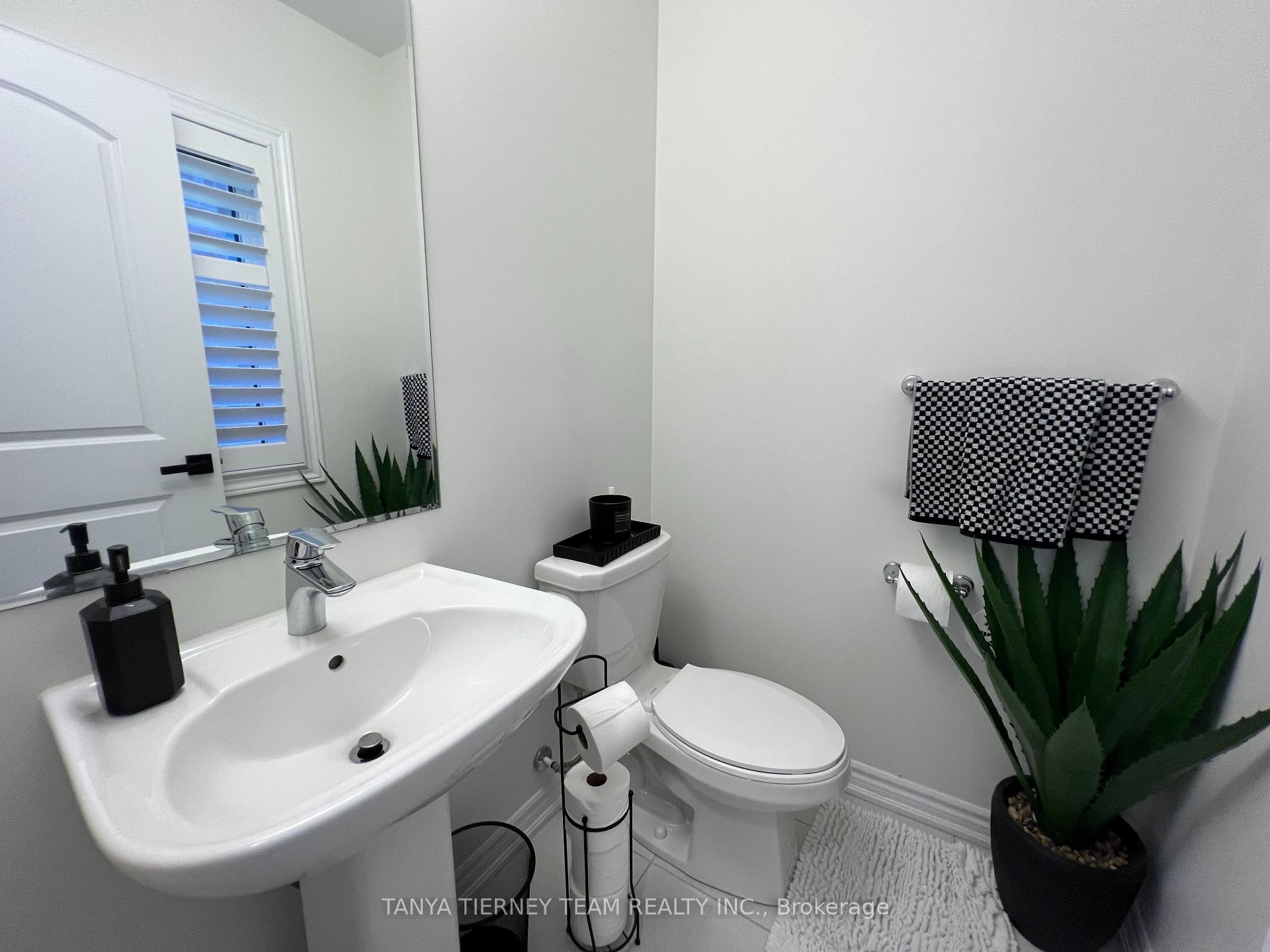 Photo 4 of 54 Porcelain Way, Whitby, Rolling Acres — HOMEH