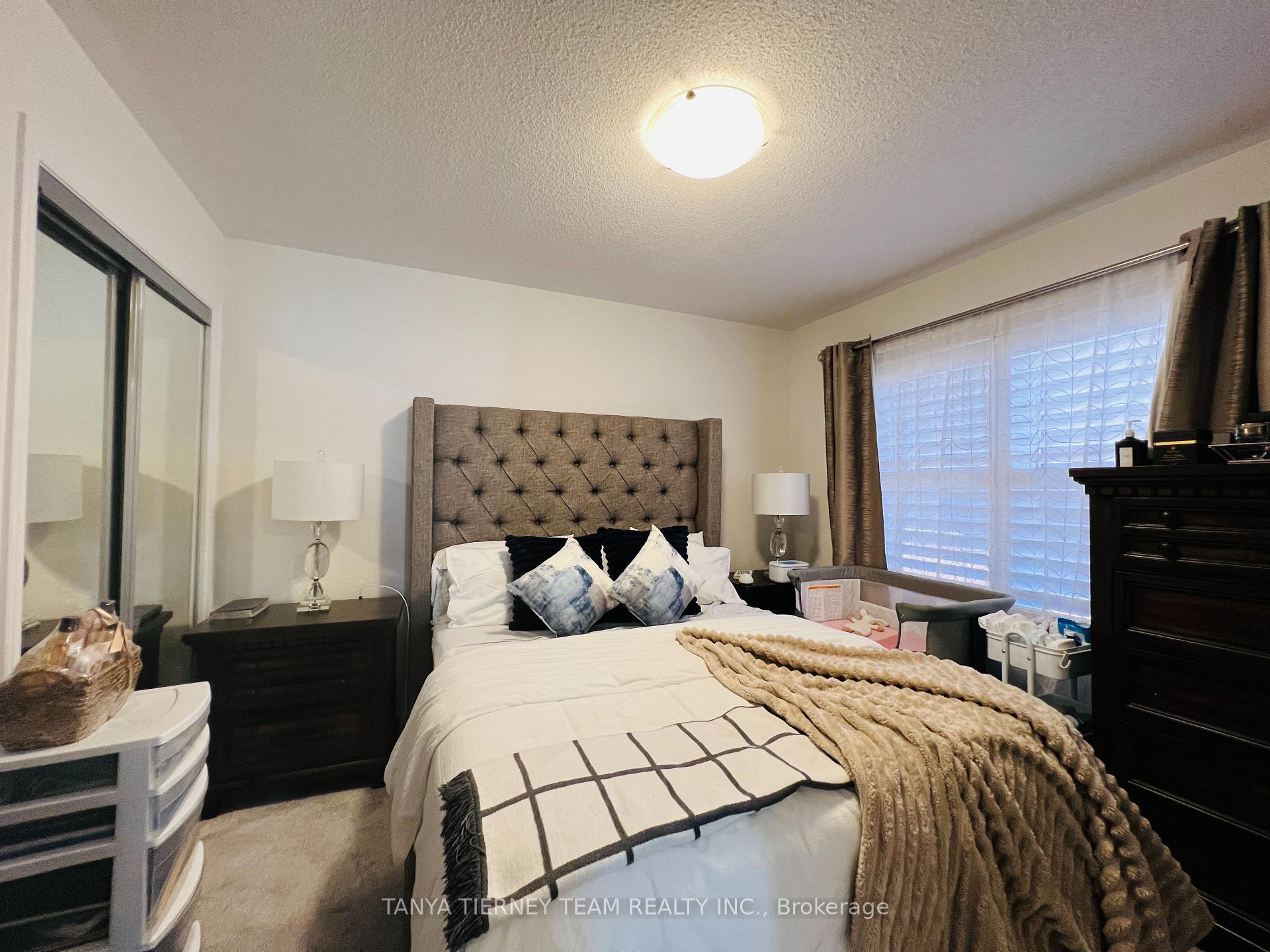 Photo 24 of 54 Porcelain Way, Whitby, Rolling Acres — HOMEH