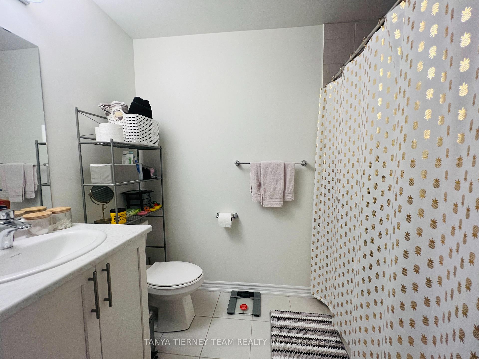 Photo 25 of 54 Porcelain Way, Whitby, Rolling Acres — HOMEH