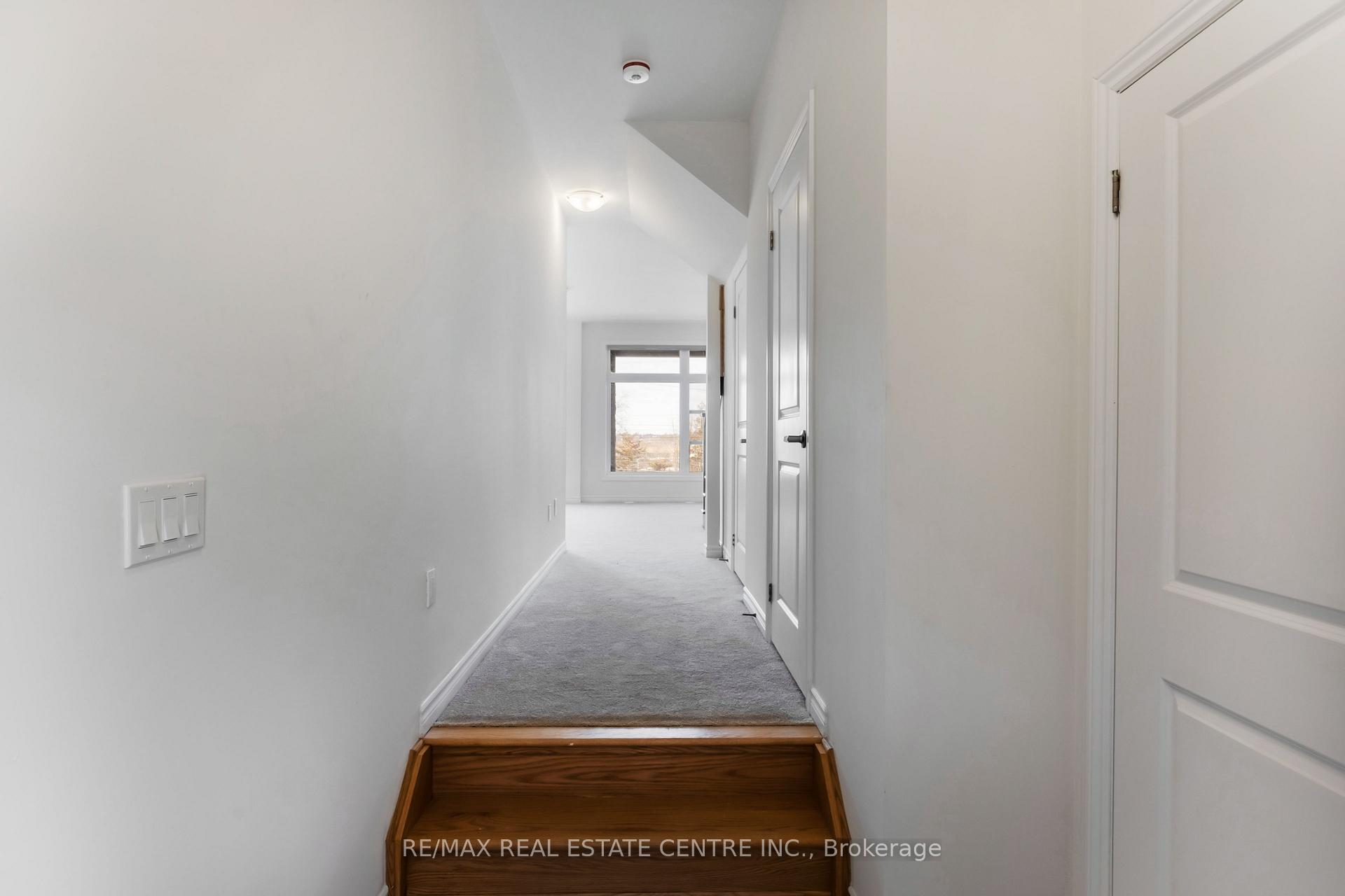 Photo 2 of 65 Inverary Crescent, Vaughan, Elder Mills — HOMEH