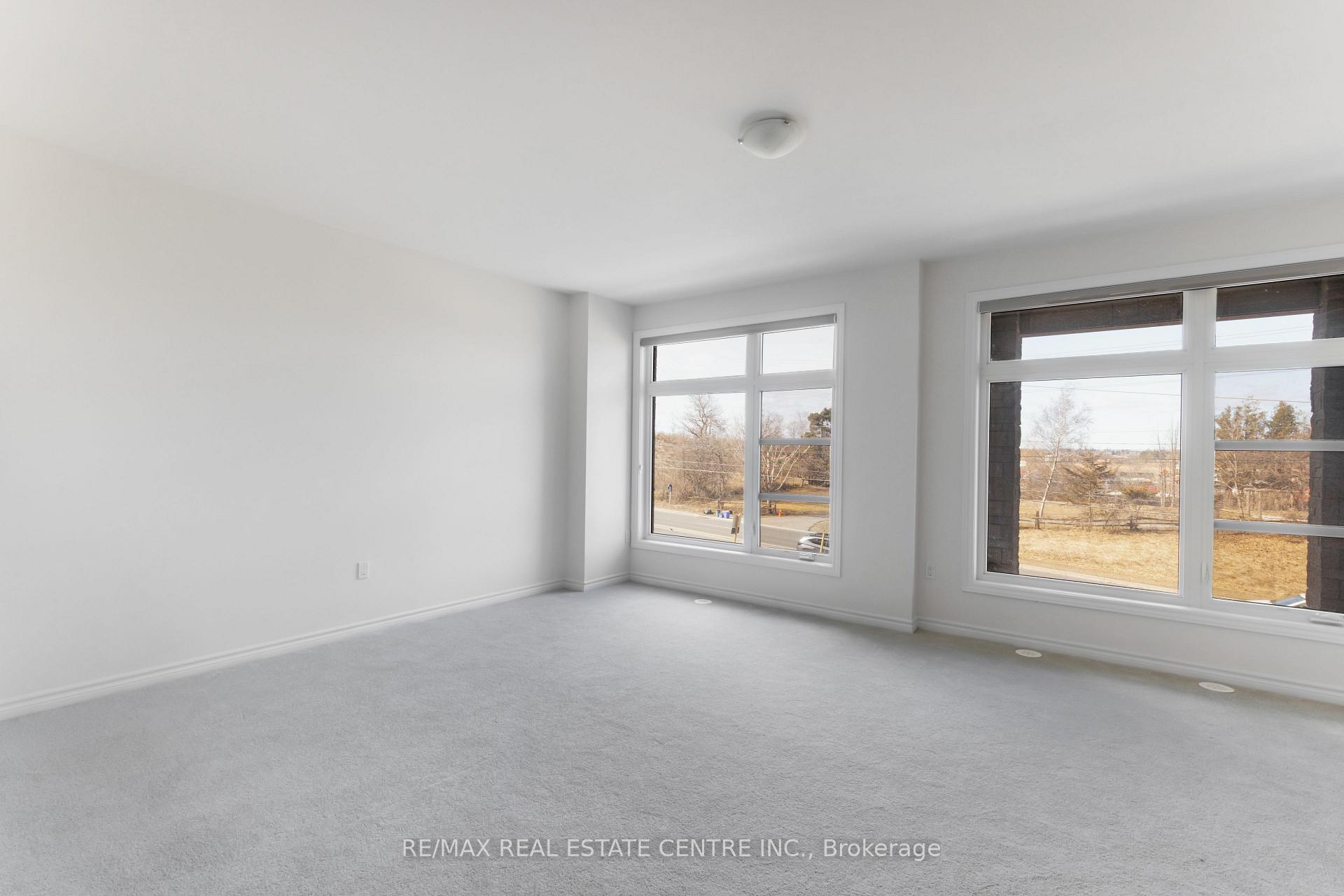 Photo 4 of 65 Inverary Crescent, Vaughan, Elder Mills — HOMEH