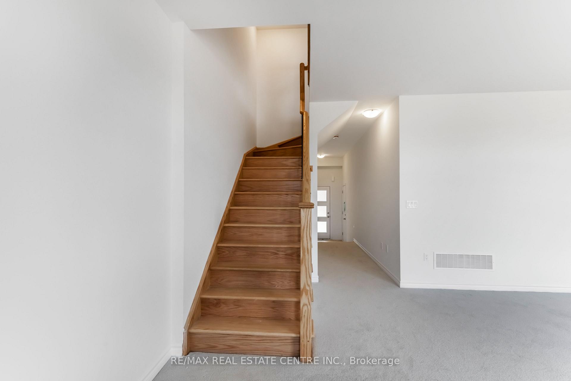 Photo 11 of 65 Inverary Crescent, Vaughan, Elder Mills — HOMEH