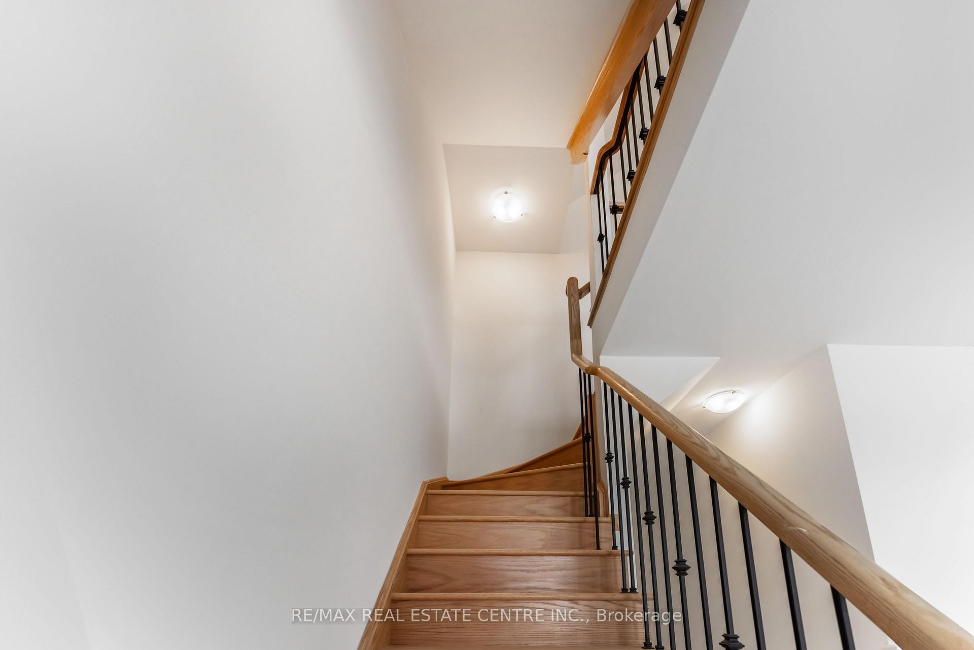Photo 8 of 65 Inverary Crescent, Vaughan, Elder Mills — HOMEH