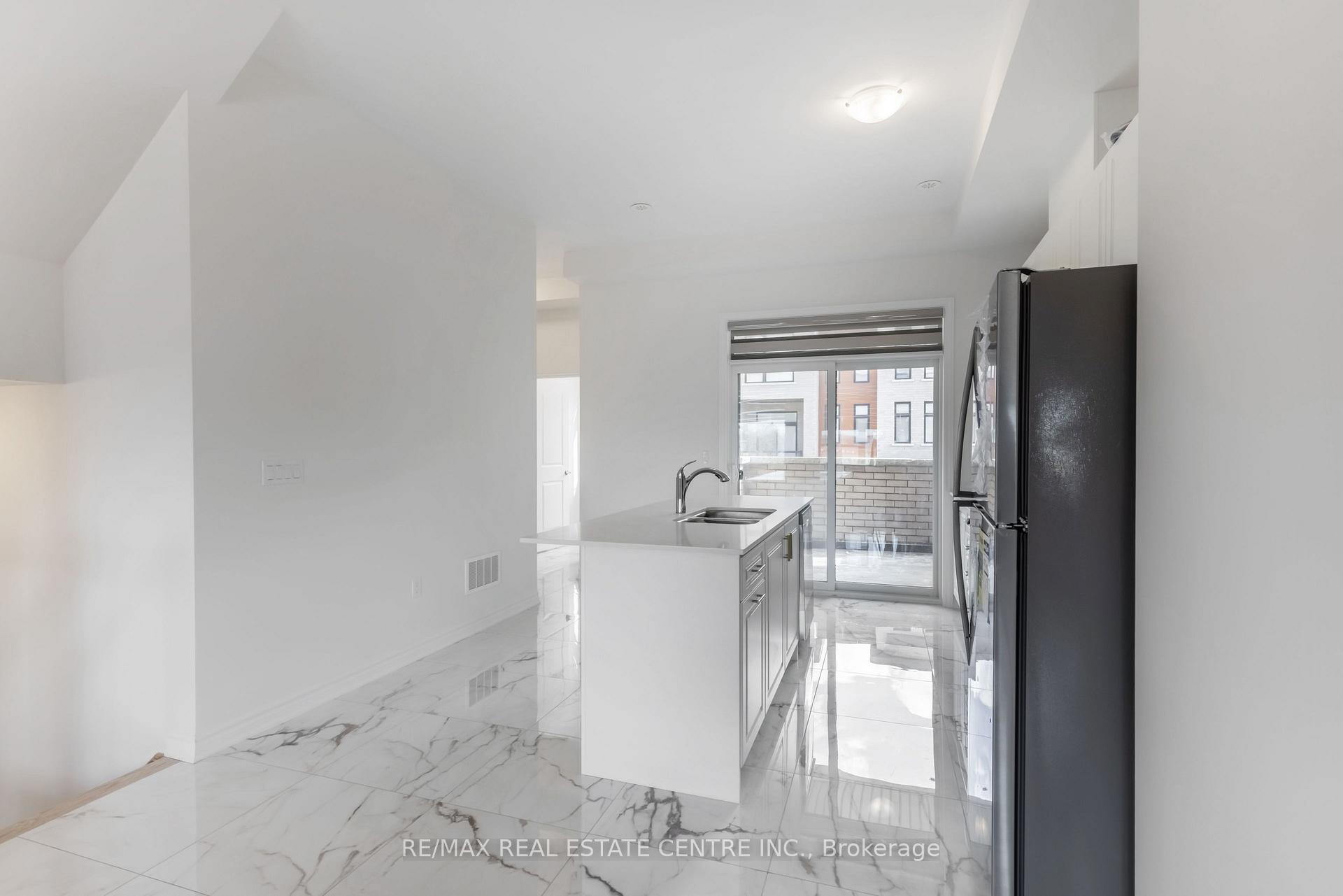 Photo 13 of 65 Inverary Crescent, Vaughan, Elder Mills — HOMEH