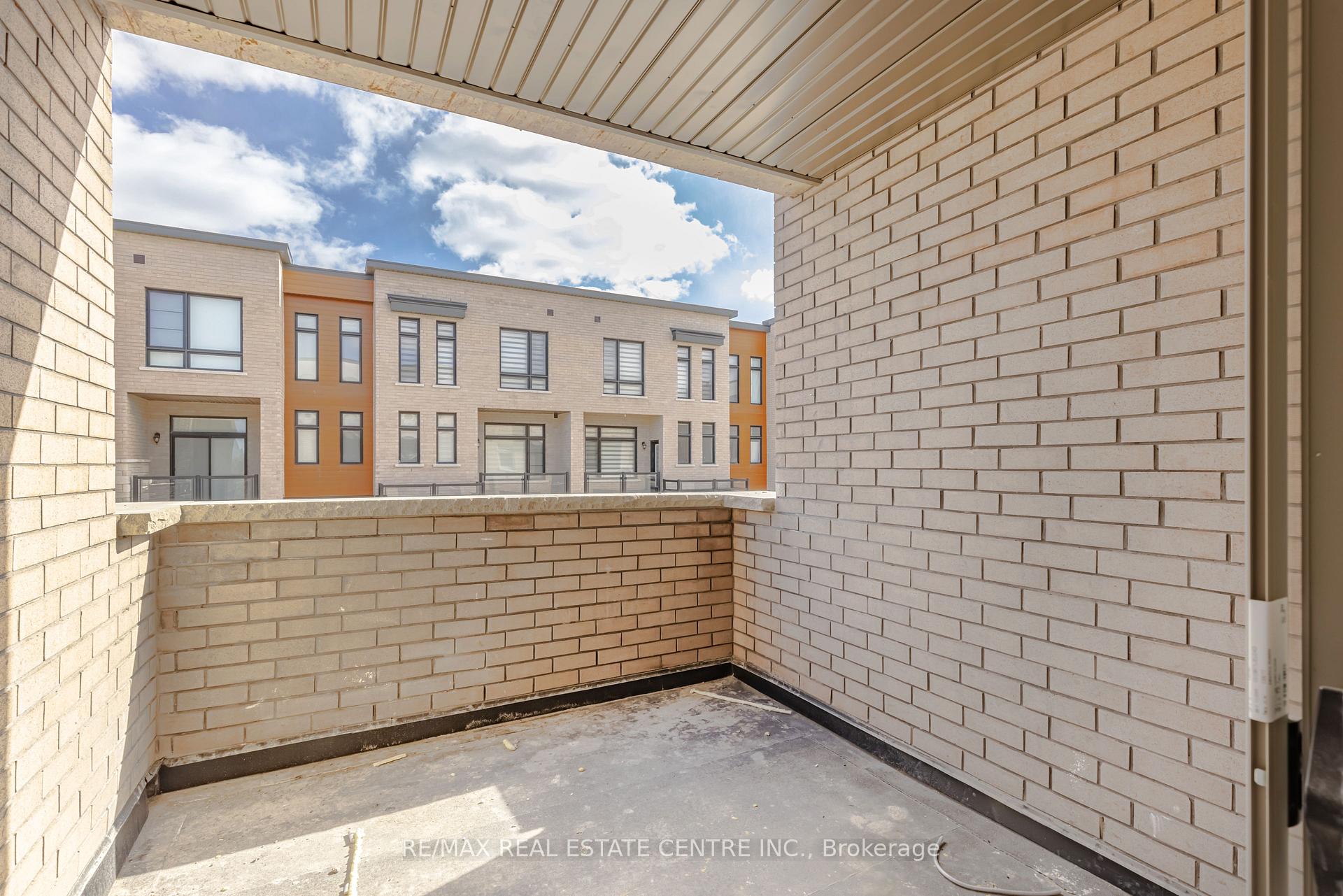 Photo 24 of 65 Inverary Crescent, Vaughan, Elder Mills — HOMEH