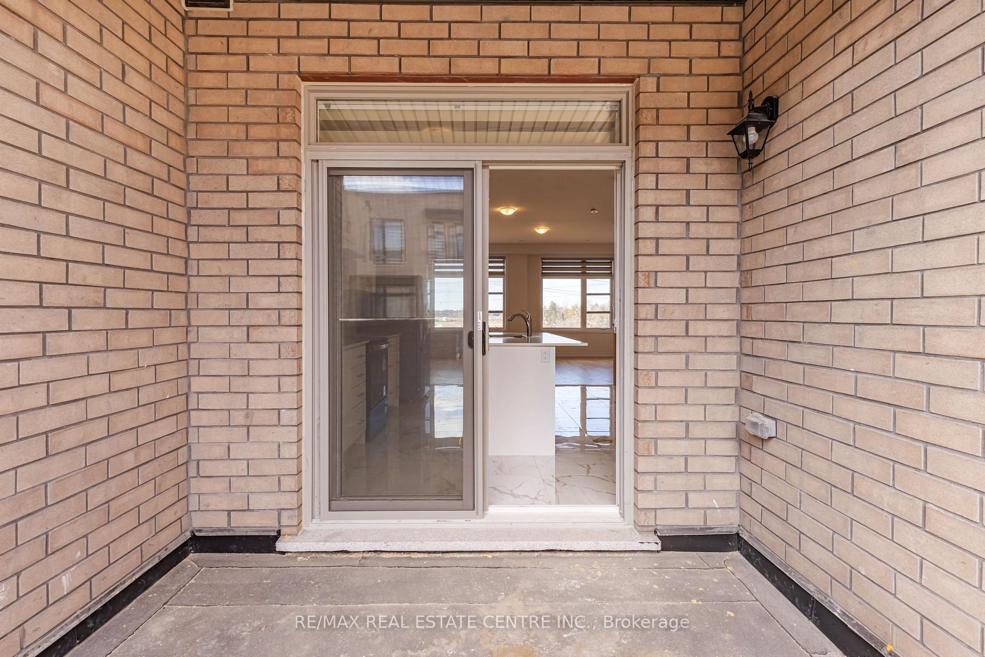 Photo 19 of 65 Inverary Crescent, Vaughan, Elder Mills — HOMEH