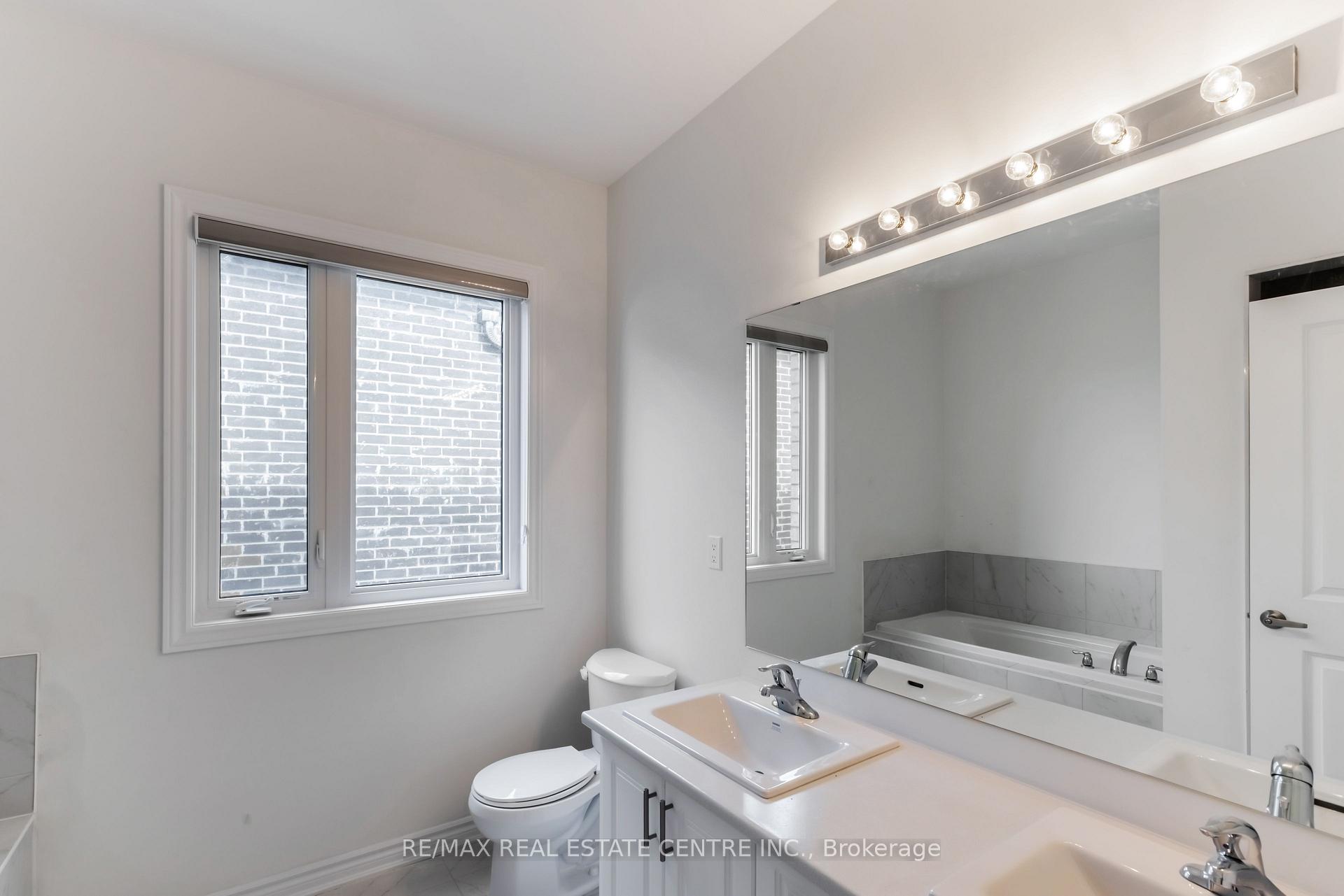 Photo 32 of 65 Inverary Crescent, Vaughan, Elder Mills — HOMEH