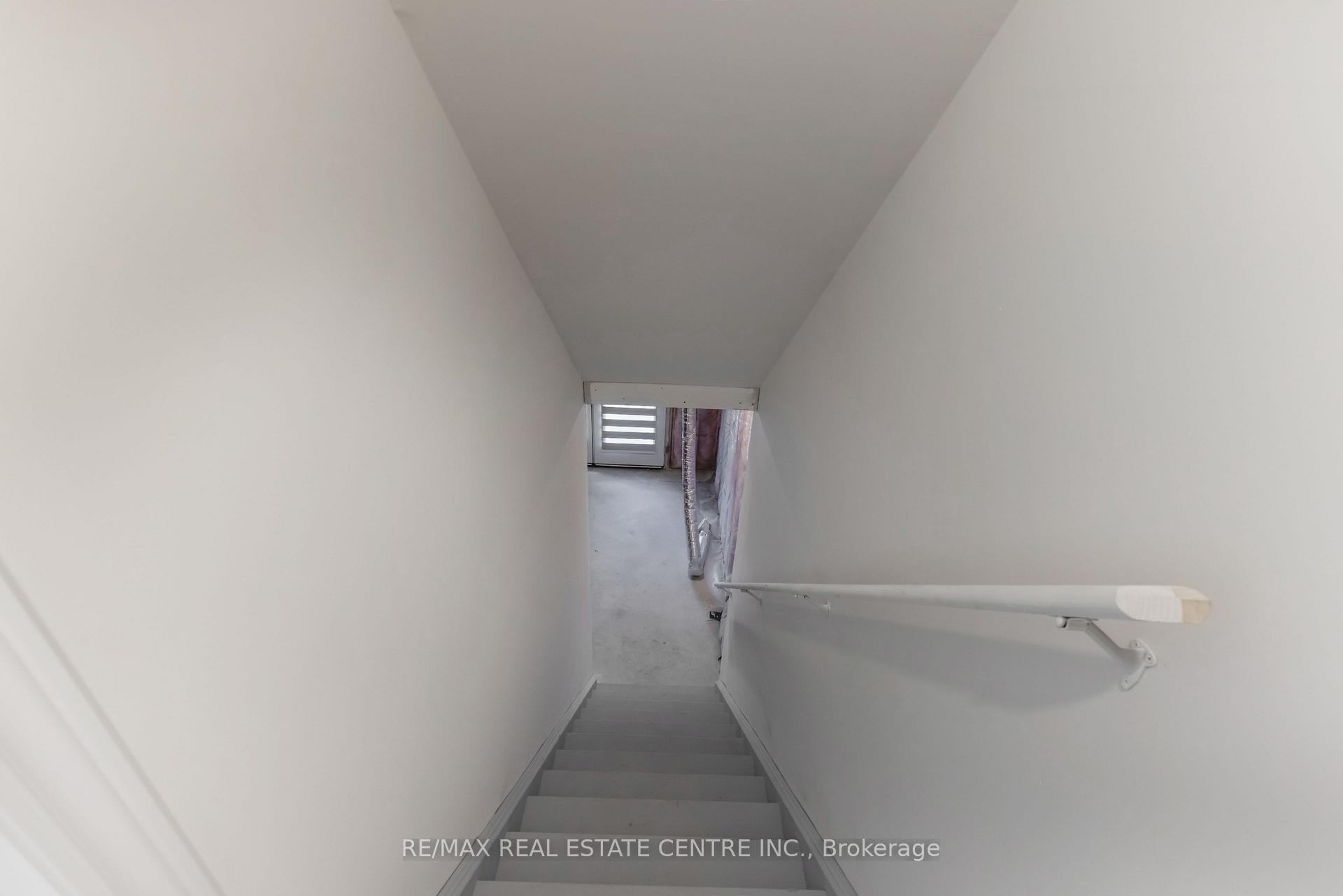 Photo 29 of 65 Inverary Crescent, Vaughan, Elder Mills — HOMEH