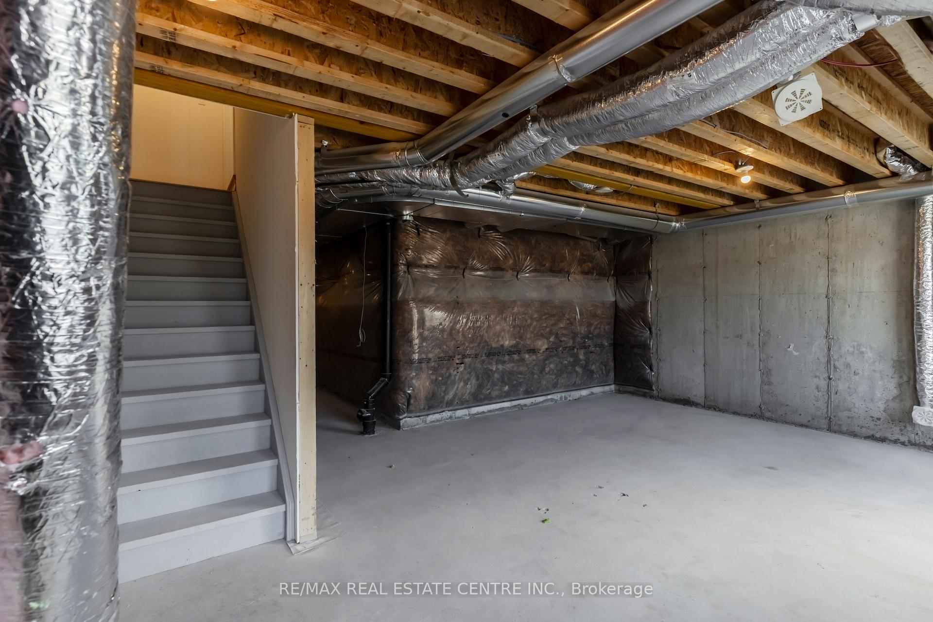 Photo 28 of 65 Inverary Crescent, Vaughan, Elder Mills — HOMEH