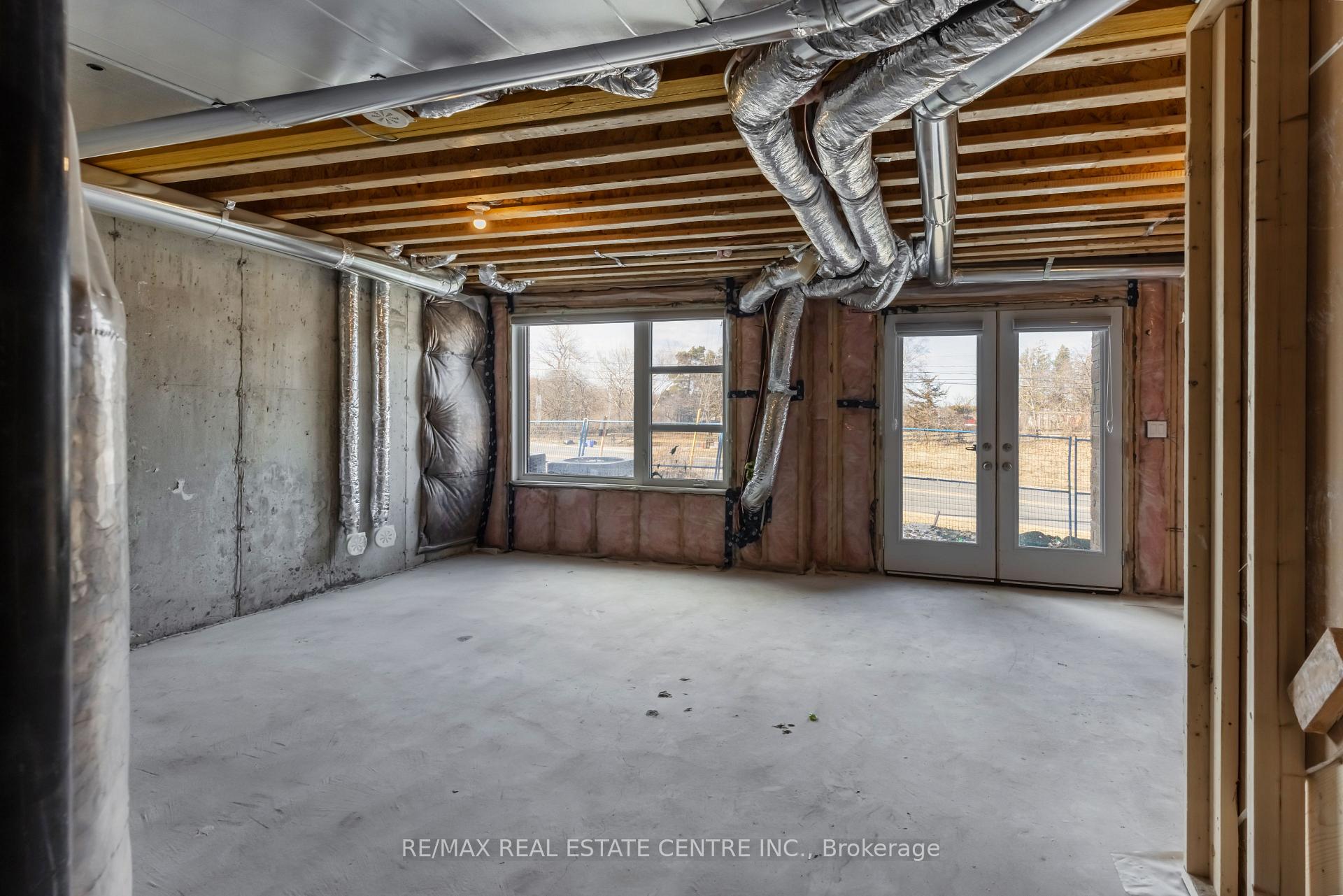 Photo 34 of 65 Inverary Crescent, Vaughan, Elder Mills — HOMEH