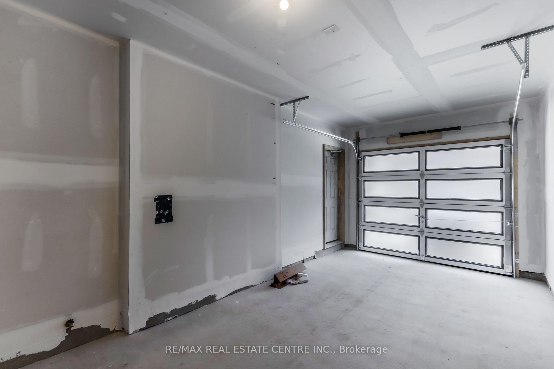 Photo 23 of 65 Inverary Crescent, Vaughan, Elder Mills — HOMEH