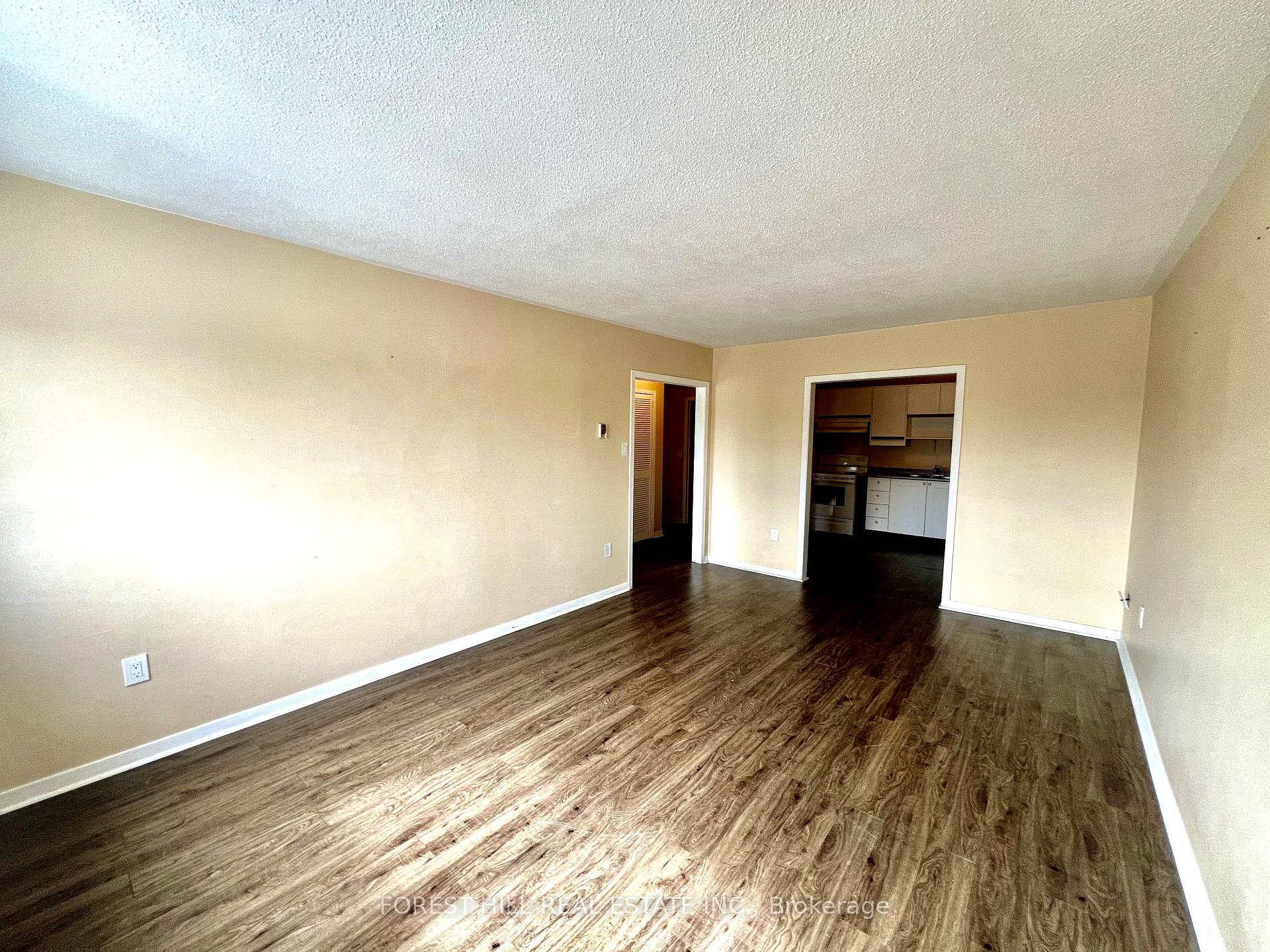 Photo 8 of Unit 210, 14810 Yonge Street, Aurora, Aurora Highlands — HOMEH
