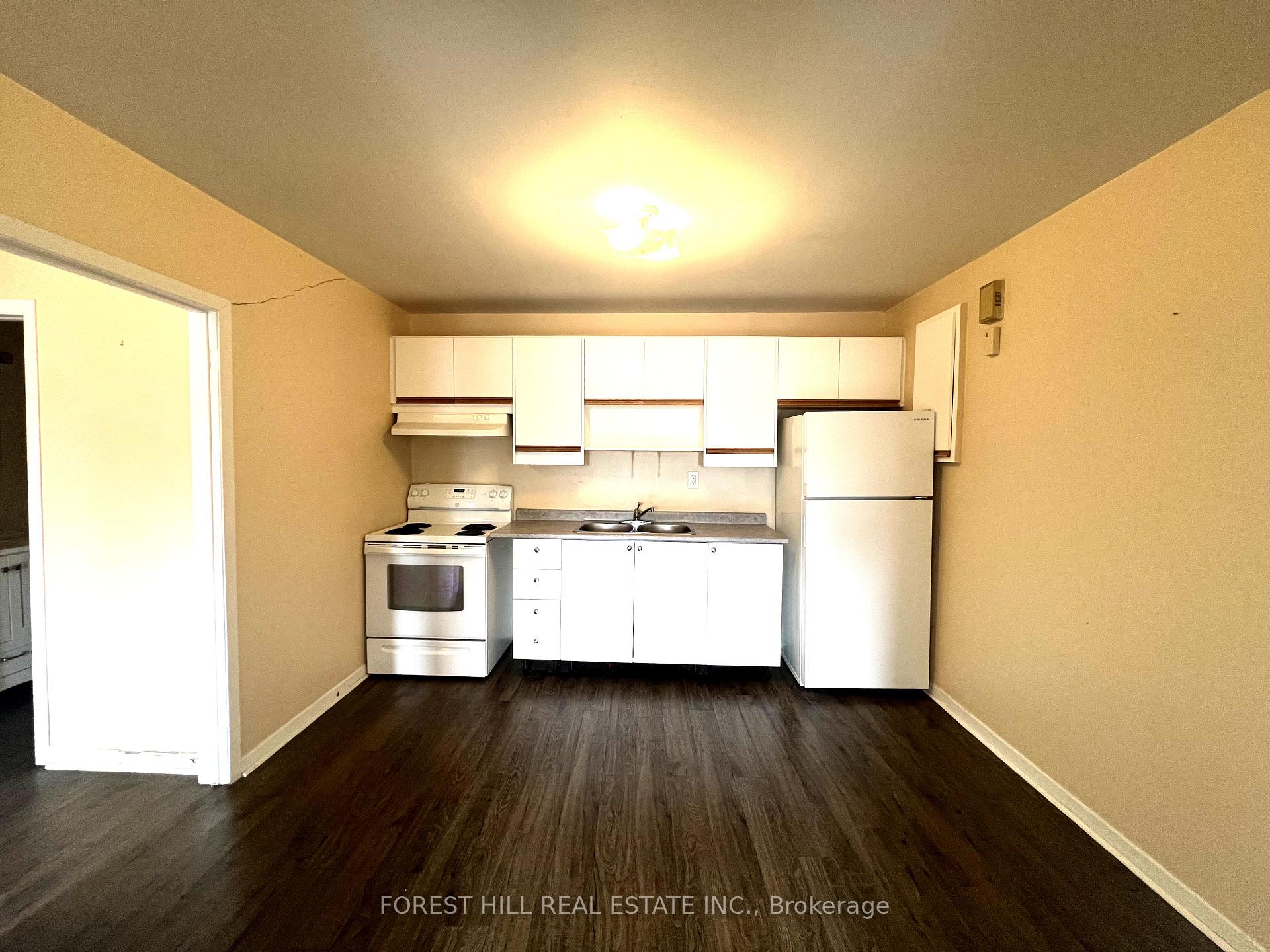 Photo 4 of Unit 210, 14810 Yonge Street, Aurora, Aurora Highlands — HOMEH