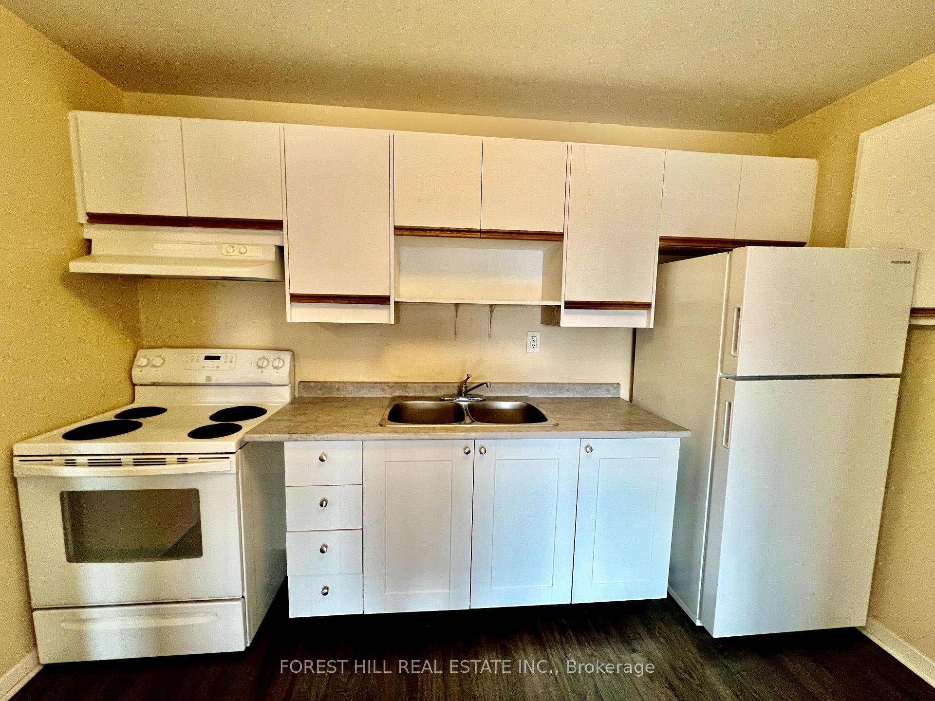 Photo 2 of Unit 210, 14810 Yonge Street, Aurora, Aurora Highlands — HOMEH