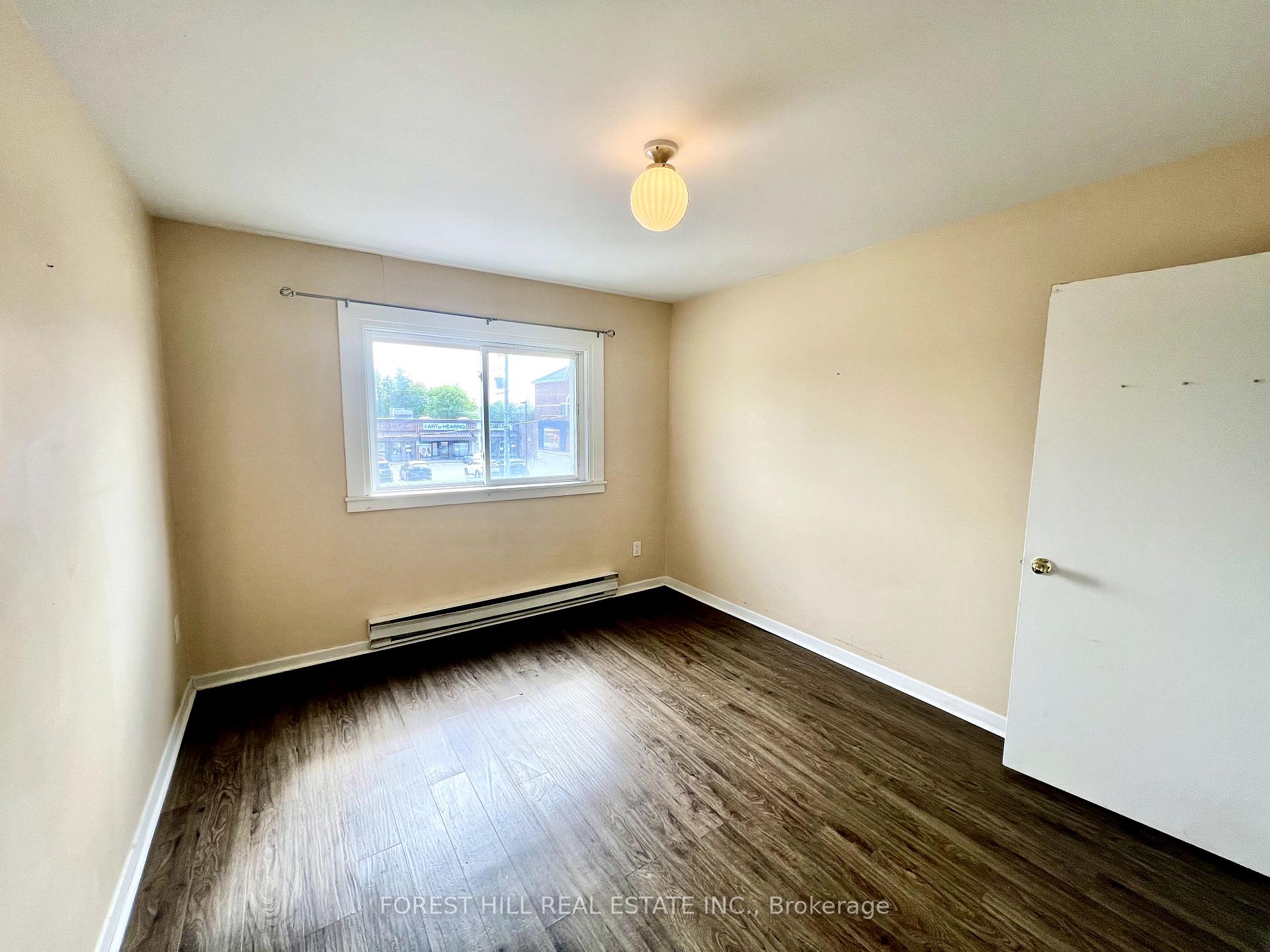 Photo 5 of Unit 210, 14810 Yonge Street, Aurora, Aurora Highlands — HOMEH