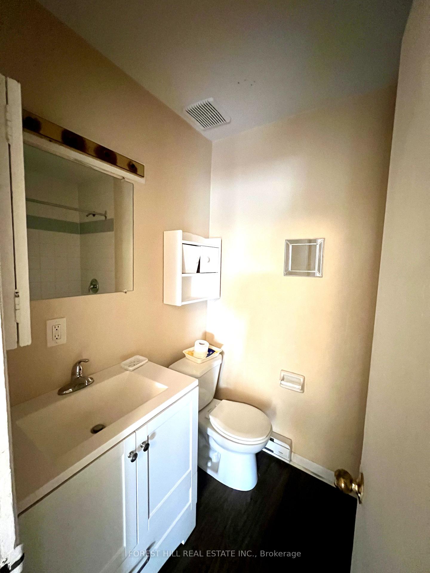 Photo 3 of Unit 210, 14810 Yonge Street, Aurora, Aurora Highlands — HOMEH