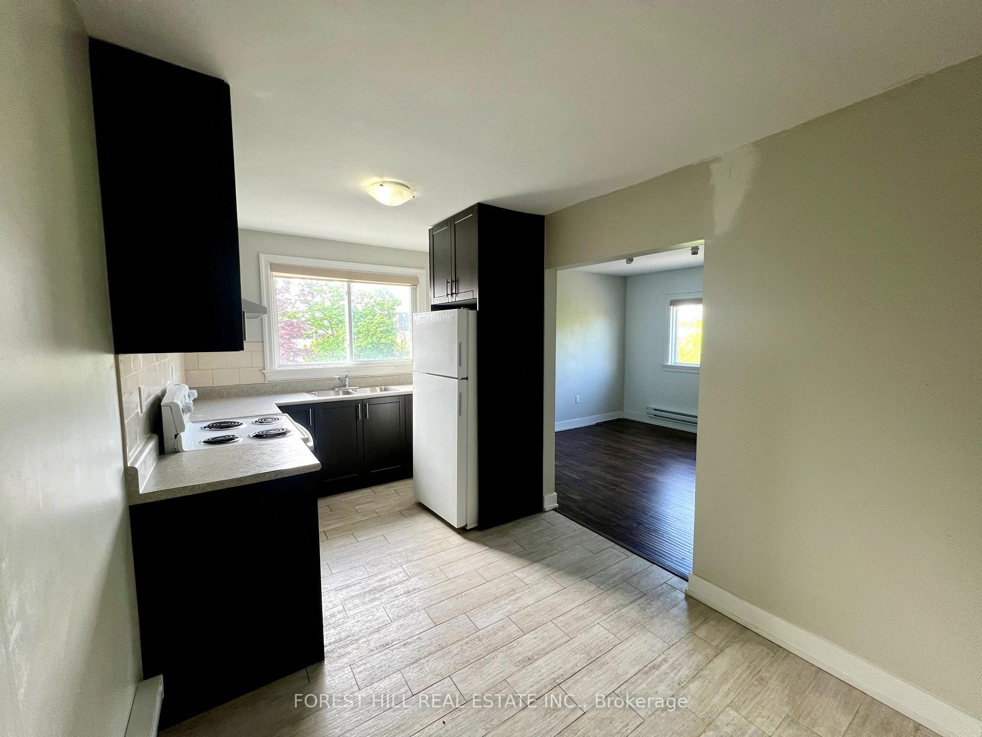 Photo 2 of Unit 203, 14810 Yonge Street, Aurora, Aurora Highlands — HOMEH