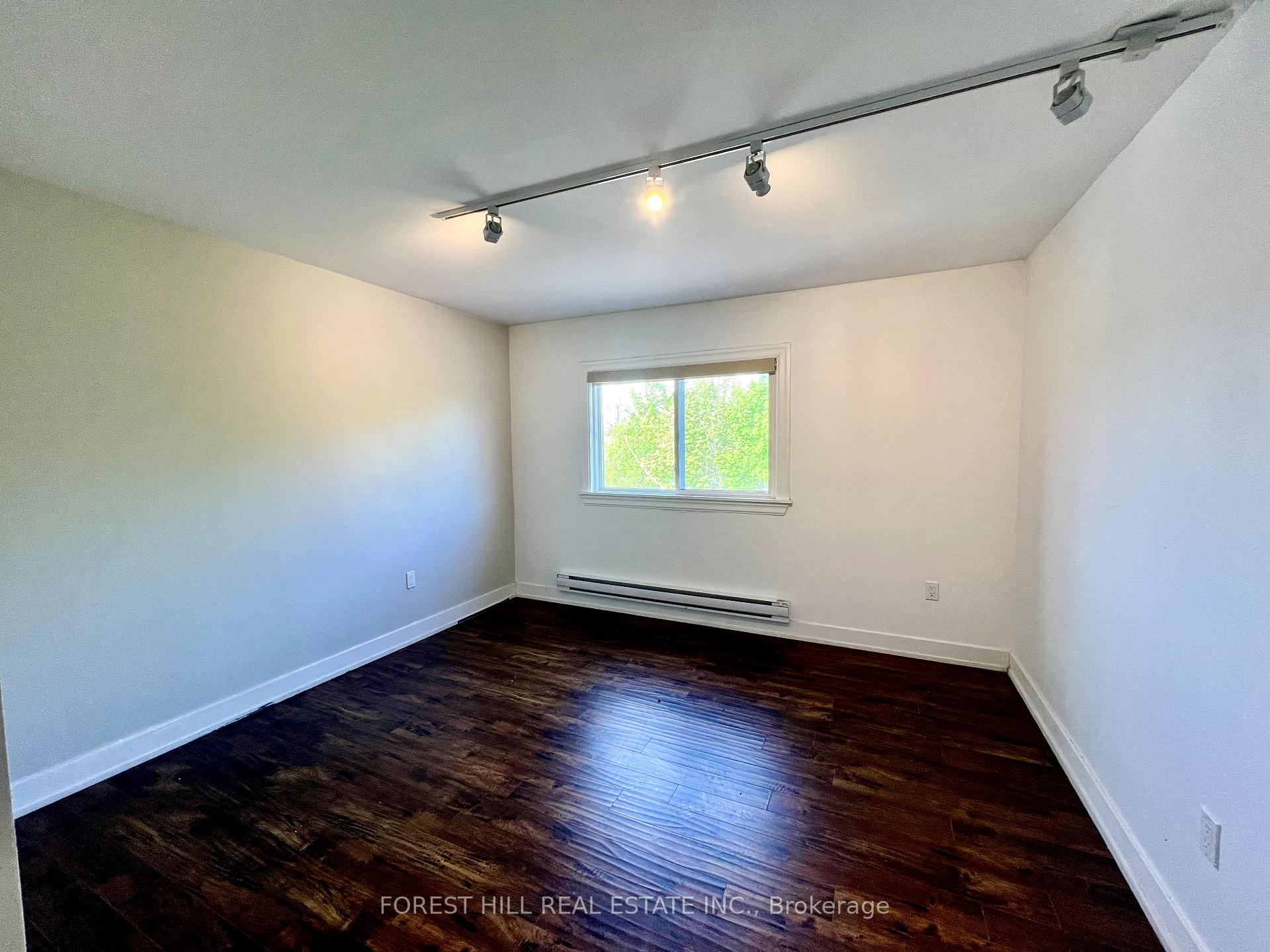 Photo 8 of Unit 203, 14810 Yonge Street, Aurora, Aurora Highlands — HOMEH
