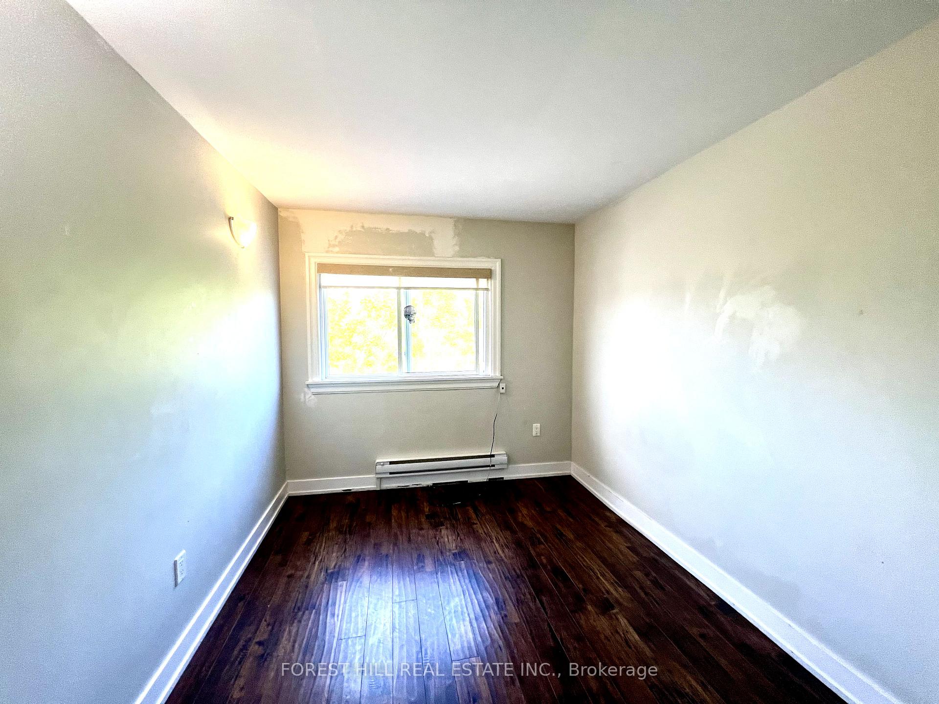 Photo 4 of Unit 203, 14810 Yonge Street, Aurora, Aurora Highlands — HOMEH