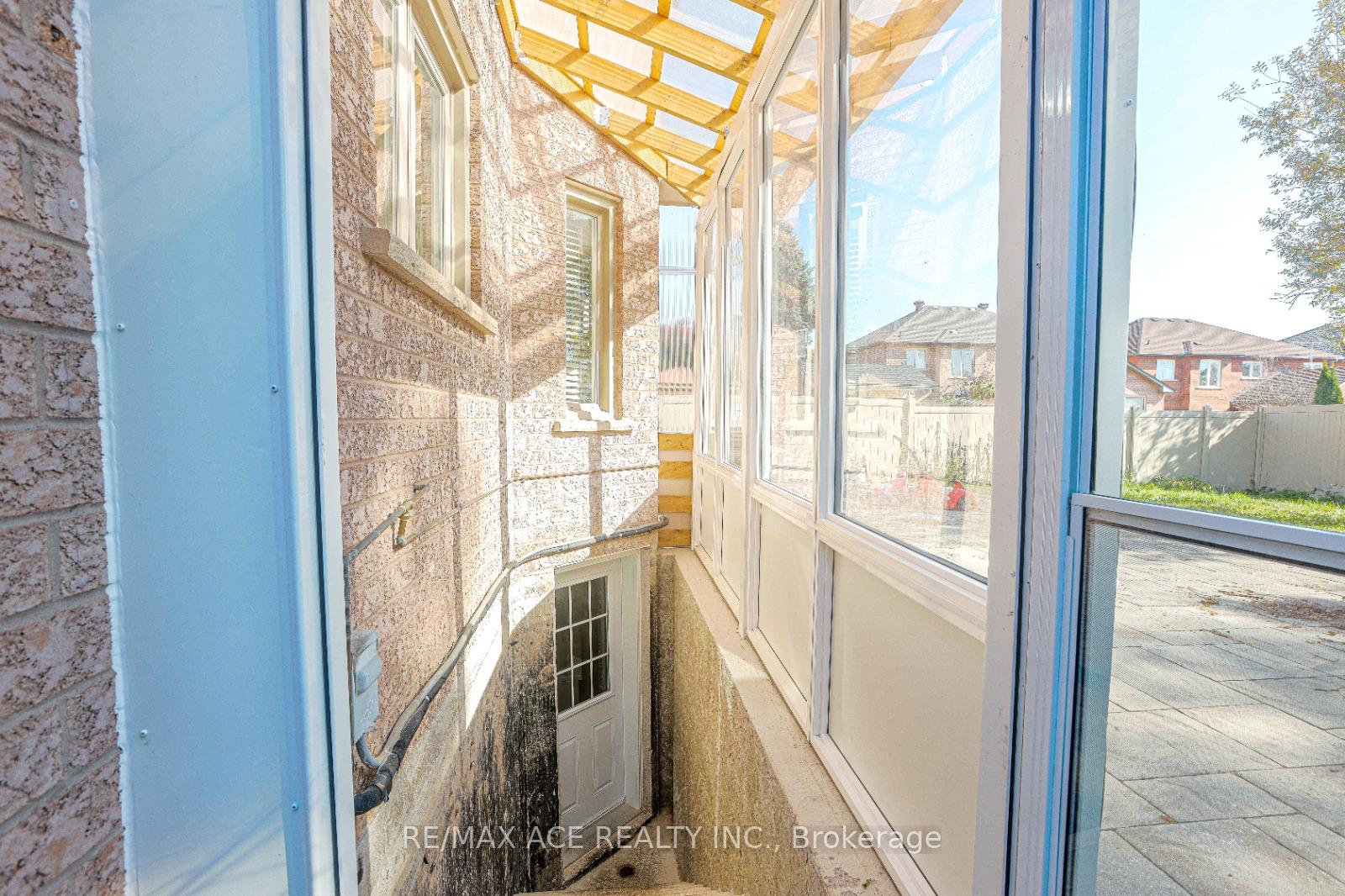 Photo 2 of Unit Bsmt, 51 Song Bird Drive, Markham, Rouge Fairways — HOMEH