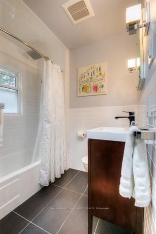 Photo 5 of 14 Roslin Avenue, Waterloo — HOMEH