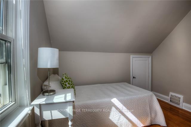 Photo 7 of 14 Roslin Avenue, Waterloo — HOMEH